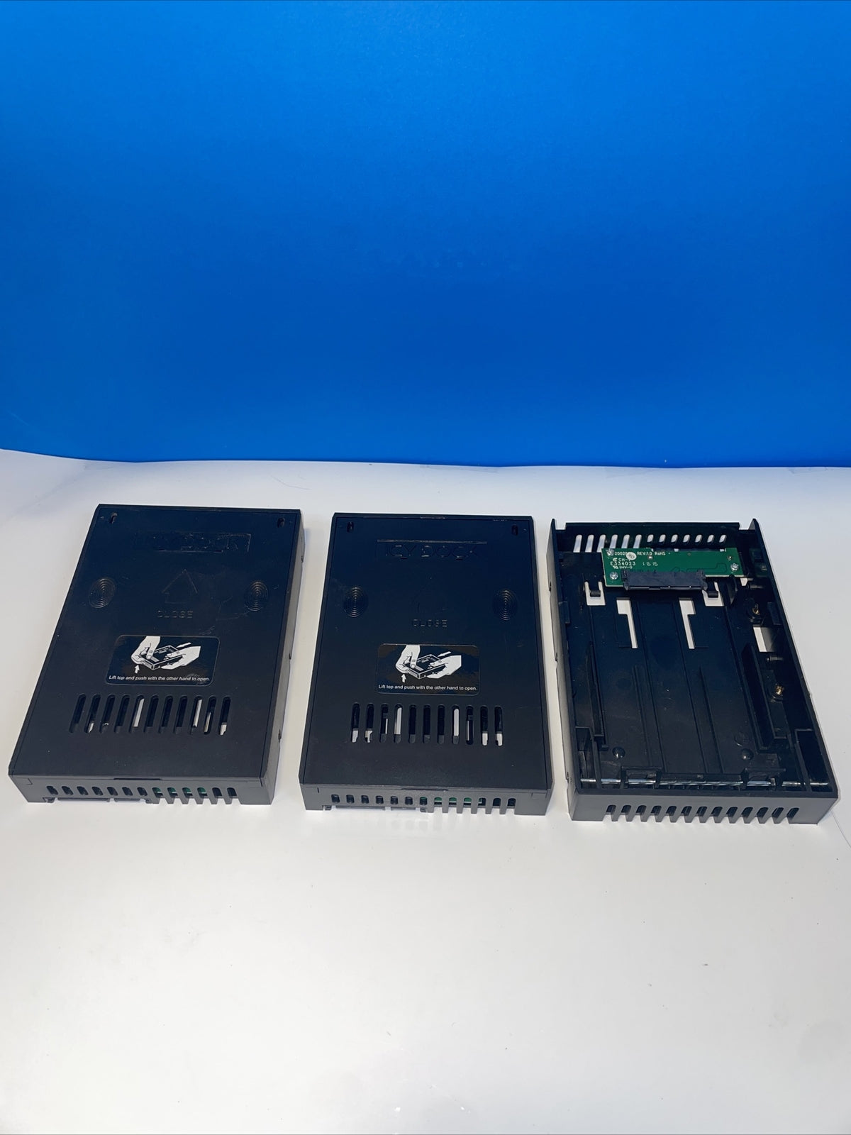Lot of 3  ICY OCK  2.5" SAS SATA to 3.5" SATA  hard drive caddy