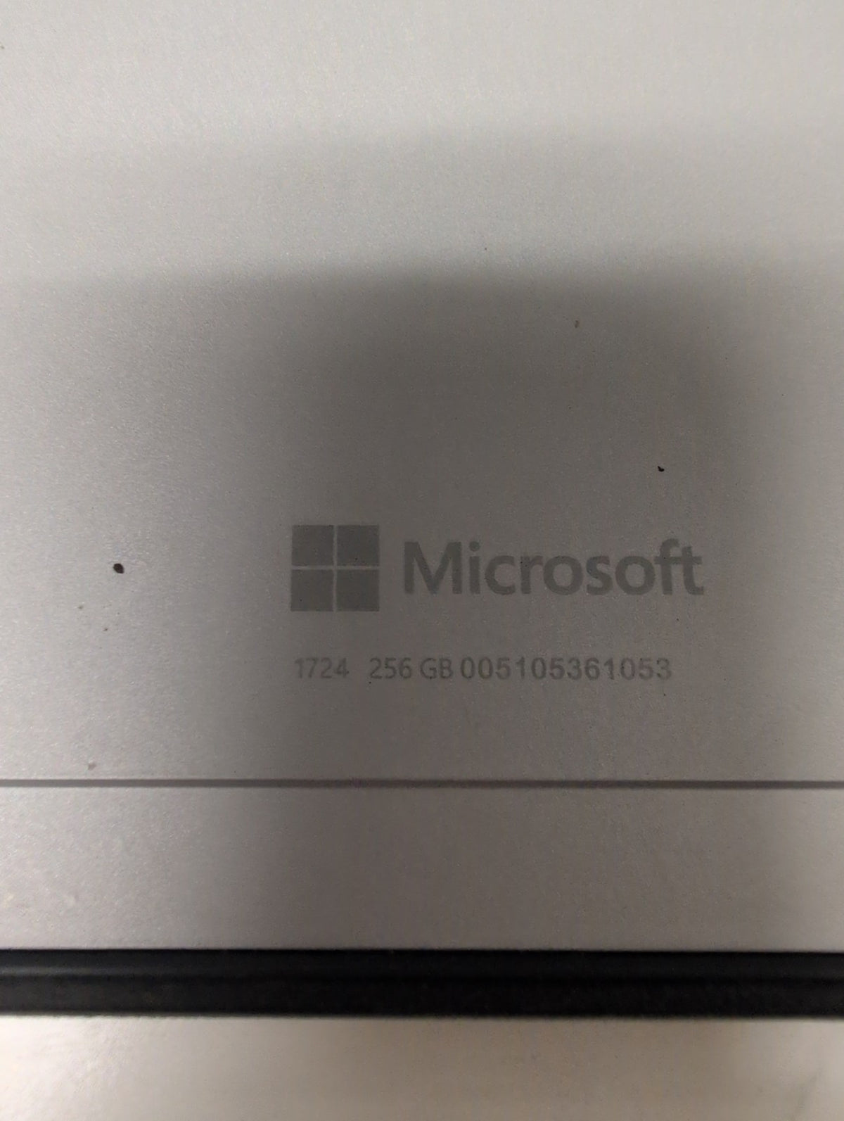 Microsoft Surface Pro 4 1724 i7-6650U 8GB/256GB with Type Cover (Read,issue) -