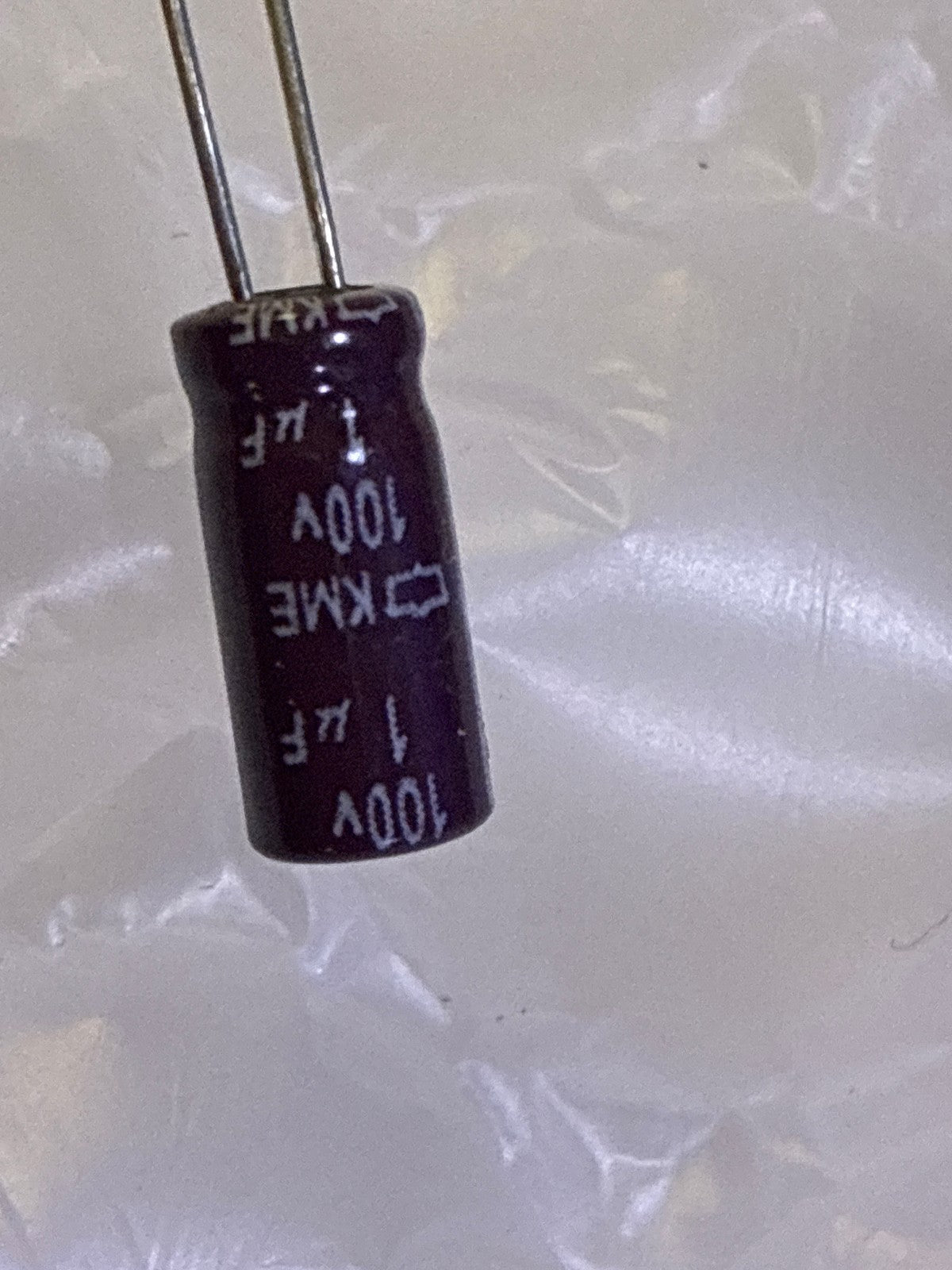 🔥 KME 1µF 100V 105°C Radial Electrolytic Capacitors – Bulk Lot of ~200