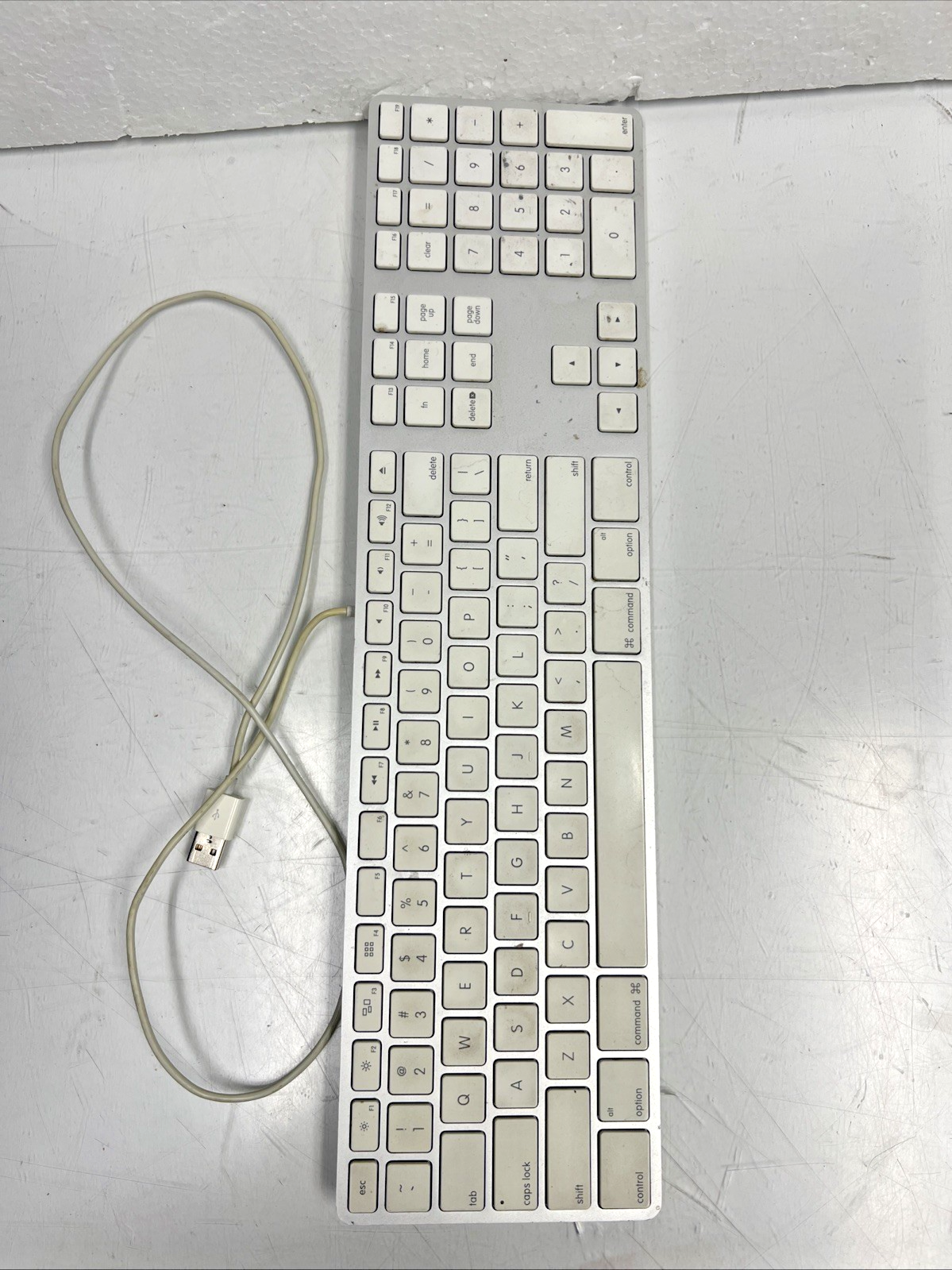 🔥 Apple Keyboard A1243 Wired USB Full Size with Numeric Keypad TESTED  #