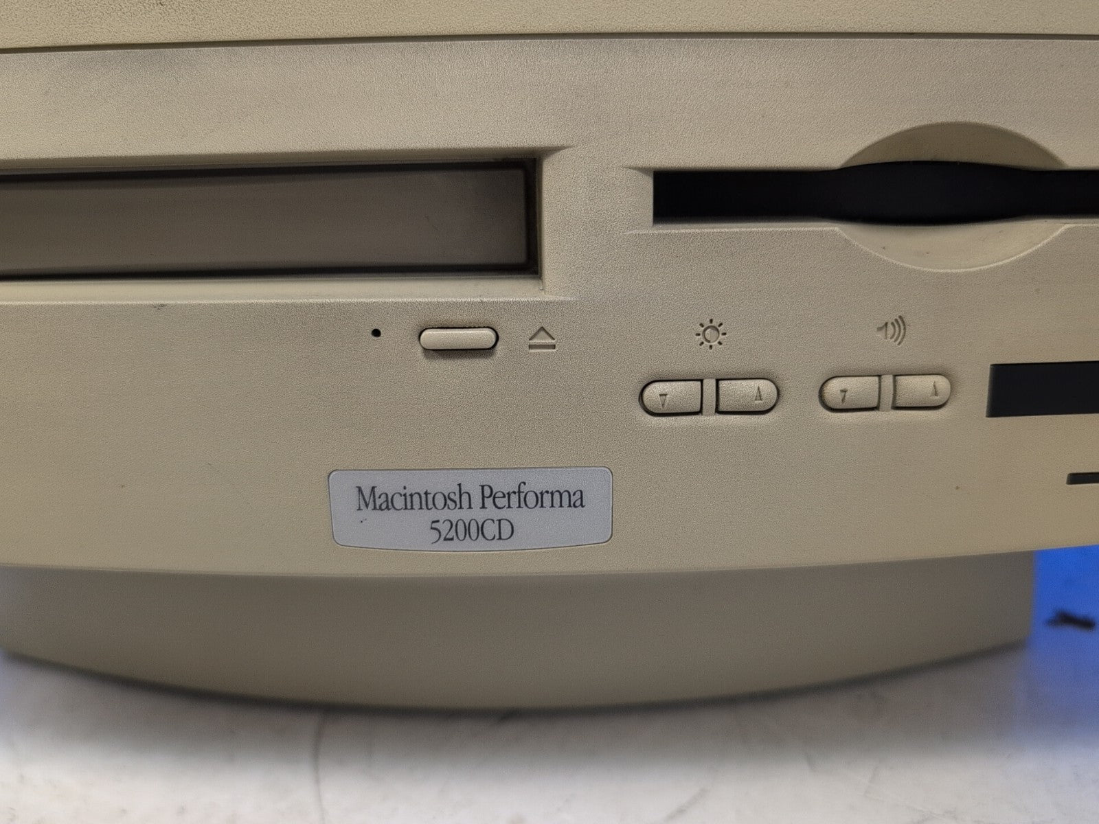 (Very Rare) Vintage Apple Macinbtosh Performa 5200CD ALL in ONE (Untested) -