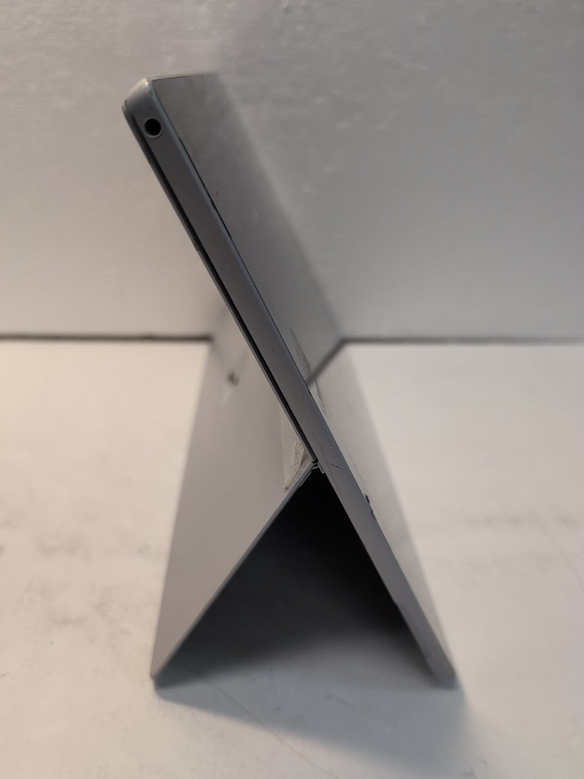 🔥 (Cracked,  SSD issue, AS IS) Microsoft Surface Pro 7 1866 / 8GB RAM -