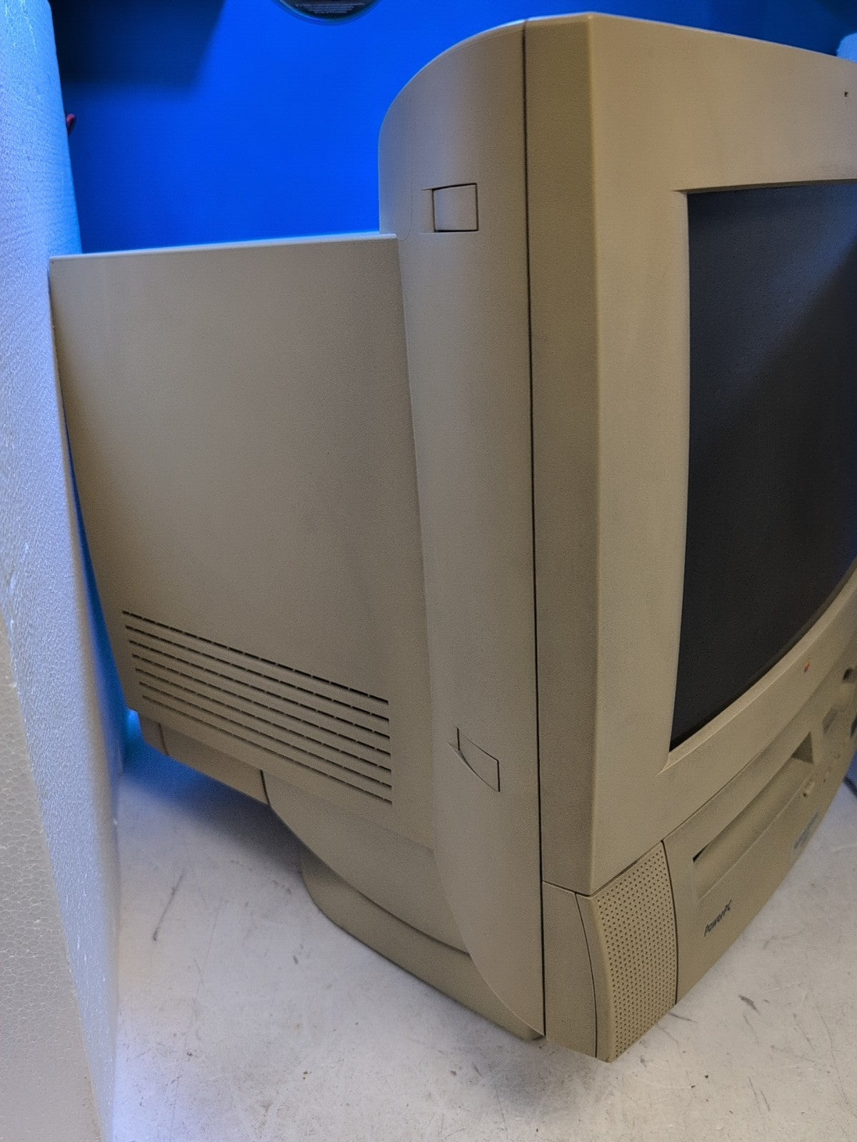 (Very Rare) Vintage Apple Macinbtosh Performa 5200CD ALL in ONE (Untested) -