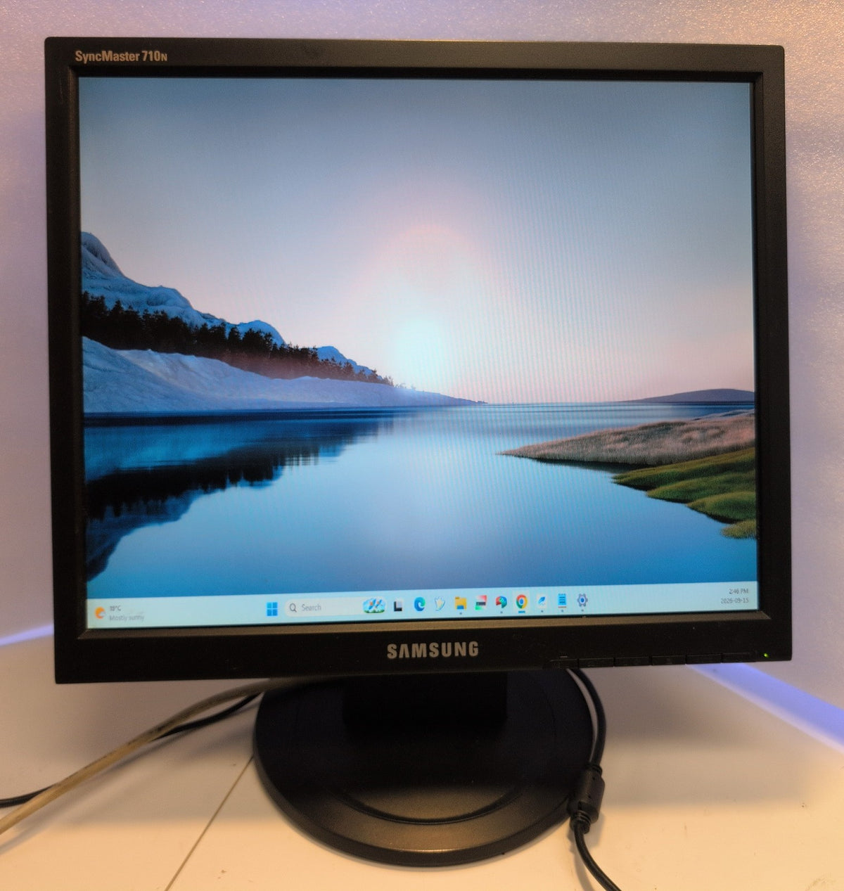 🎸 Samsung SyncMaster 710N 17" LCD Color Display Monitor MJ17CSKB VGA 710N A