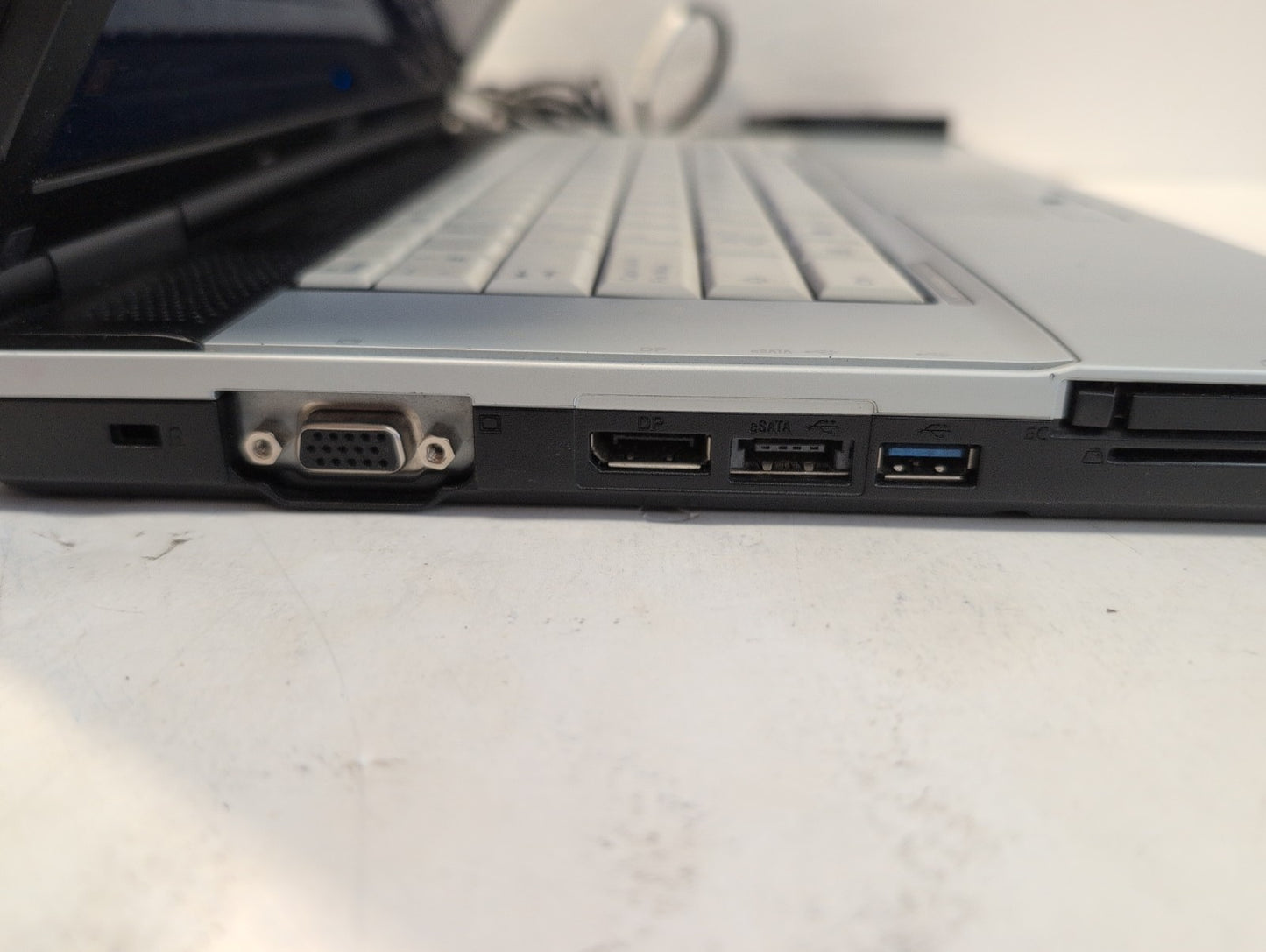 🔥 Fujitsu Lifebook E571 15.6" LAPTOP  i5-2520M /4GB /250GB HDD /Win XP (READ) -