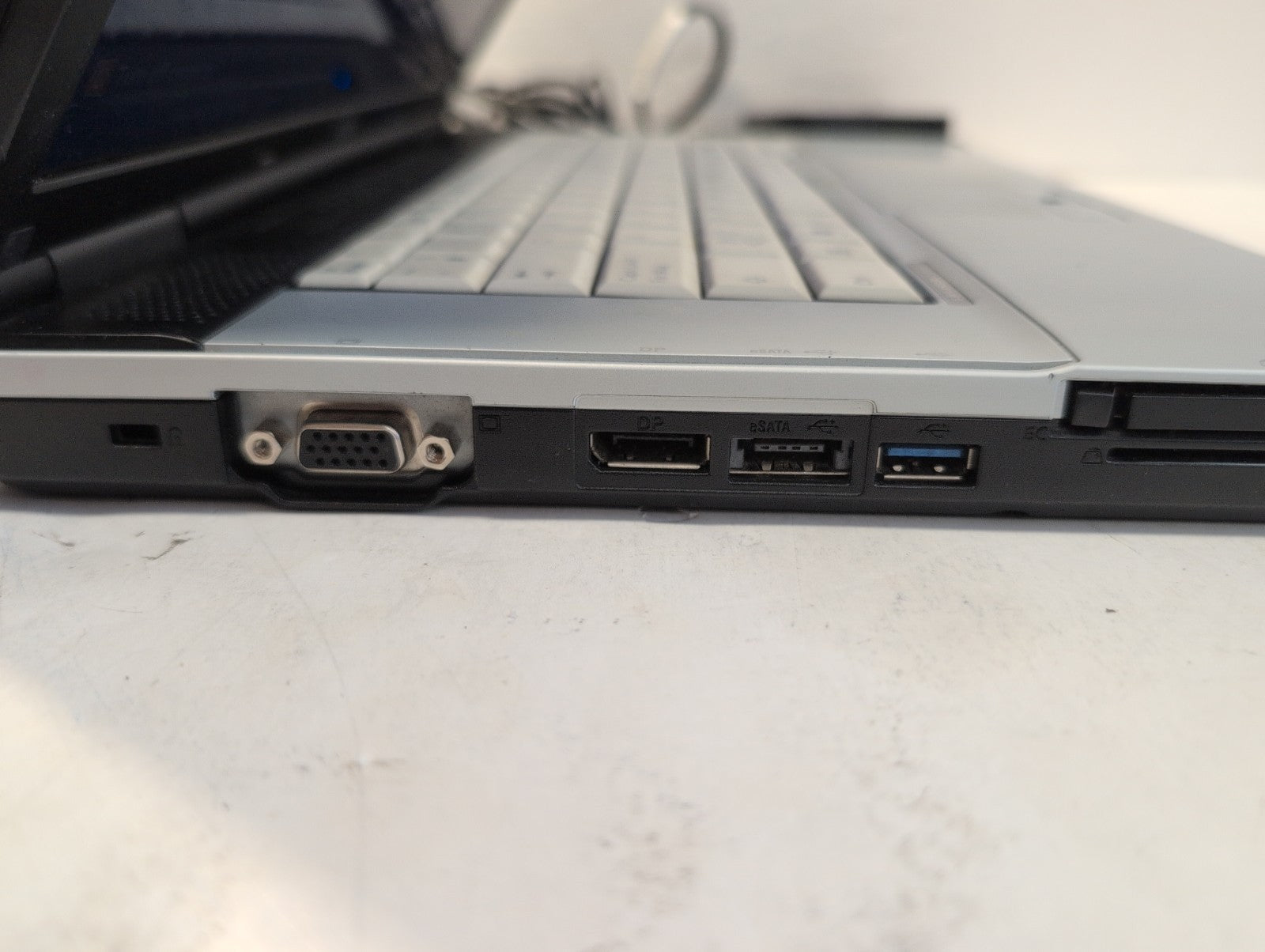 🔥 Fujitsu Lifebook E571 15.6" LAPTOP  i5-2520M /4GB /250GB HDD /Win XP (READ) -