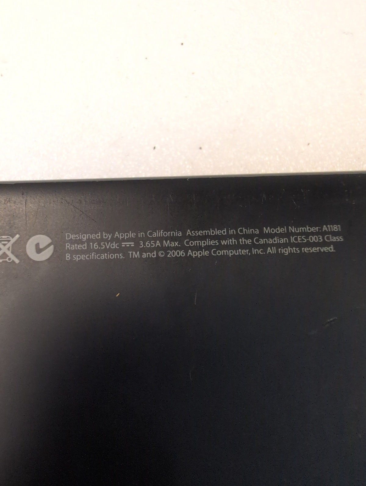 🎸 (AS IS) Apple MacBook 13.3-inch A1181 Black Core 2 Duo Laptop No HDD 2GB RAM
