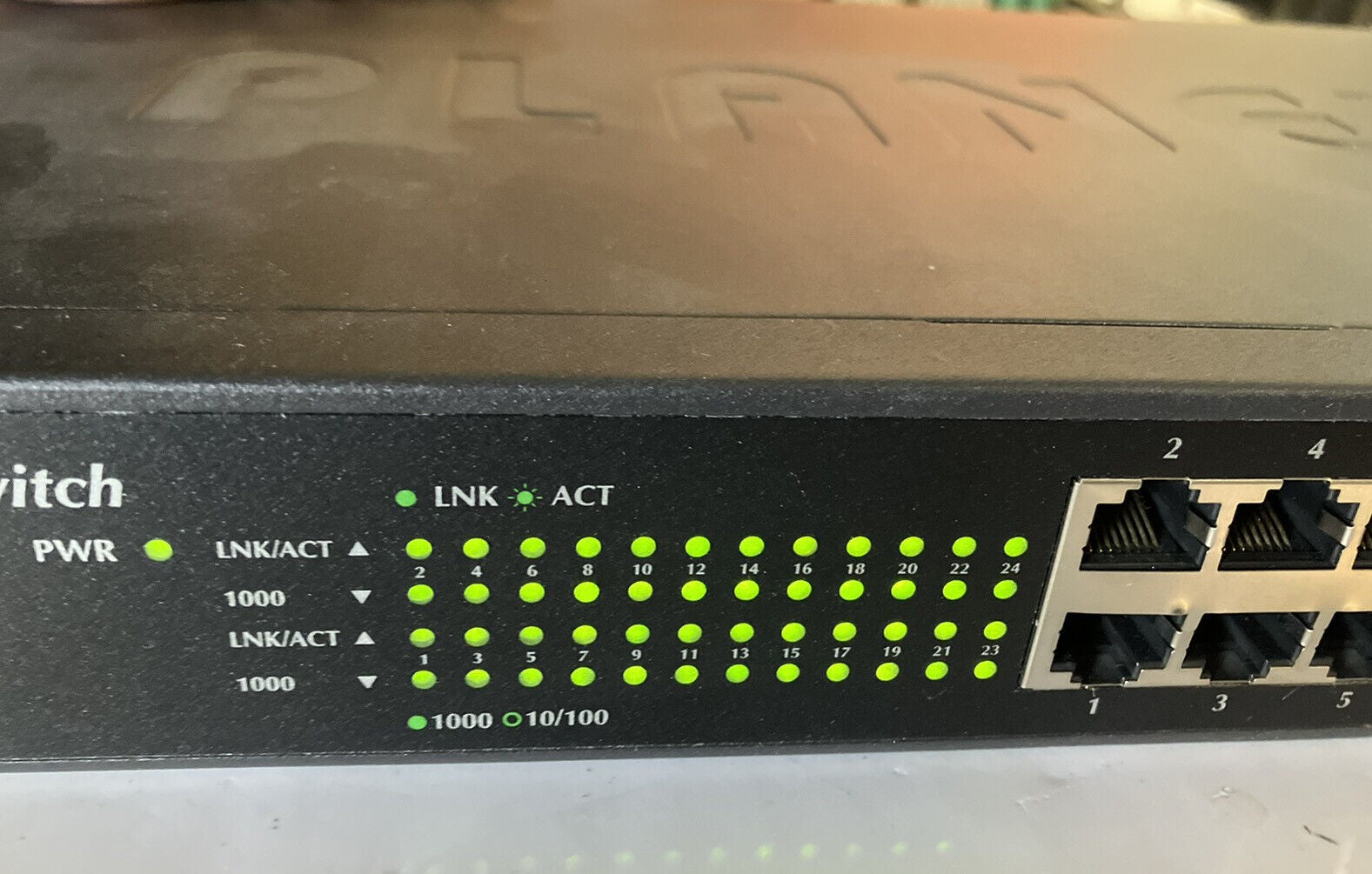 ~ Planet Technology GSW-2401 Gigabit Ethernet Switch 24-Port 10/100/1000Mbps