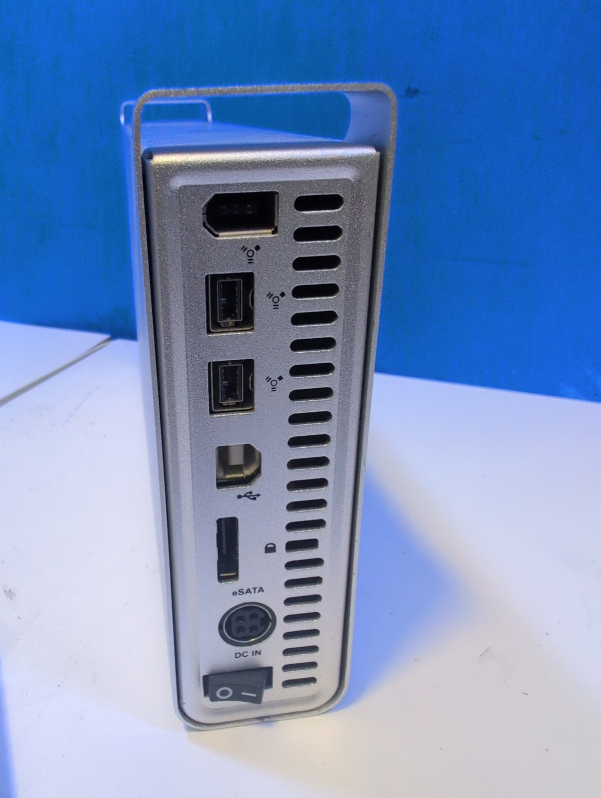 🎸 Iomega HDD1H4 500GB PORTABLE HDD WITH AC Power ADAPTER (Only 1 day Used Time)