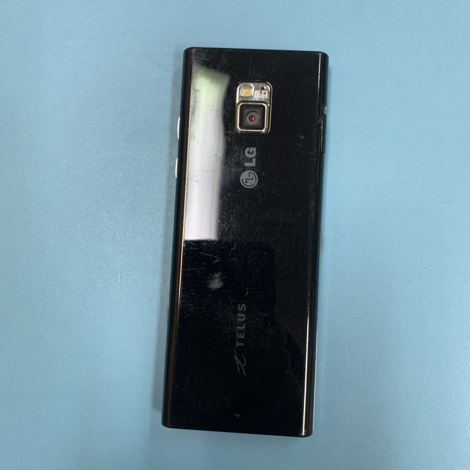 (carrier: Telus) LG BL40 Chocolate phone 4.01″ display 5 MP camera (NO battery)