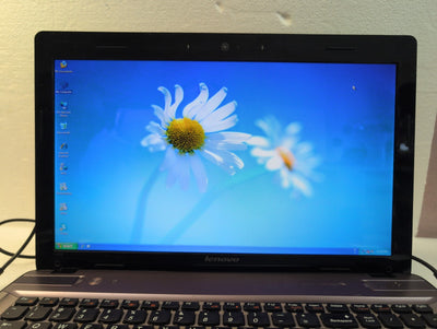 🎸 Lenovo IdeaPad Y570 15.6" Laptop i7-2670QM CPU/4GB/750GB HDD/WINXP  (READ)