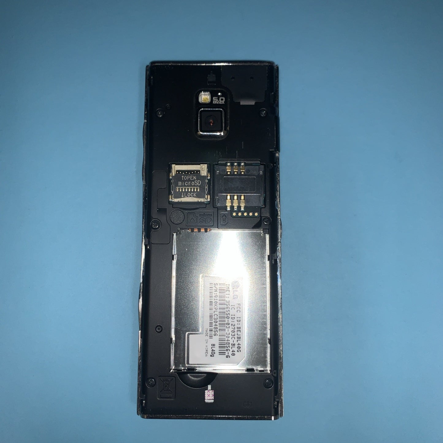 (carrier: Telus) LG BL40 Chocolate 4.01″ 5 MP camera phone (missing parts)