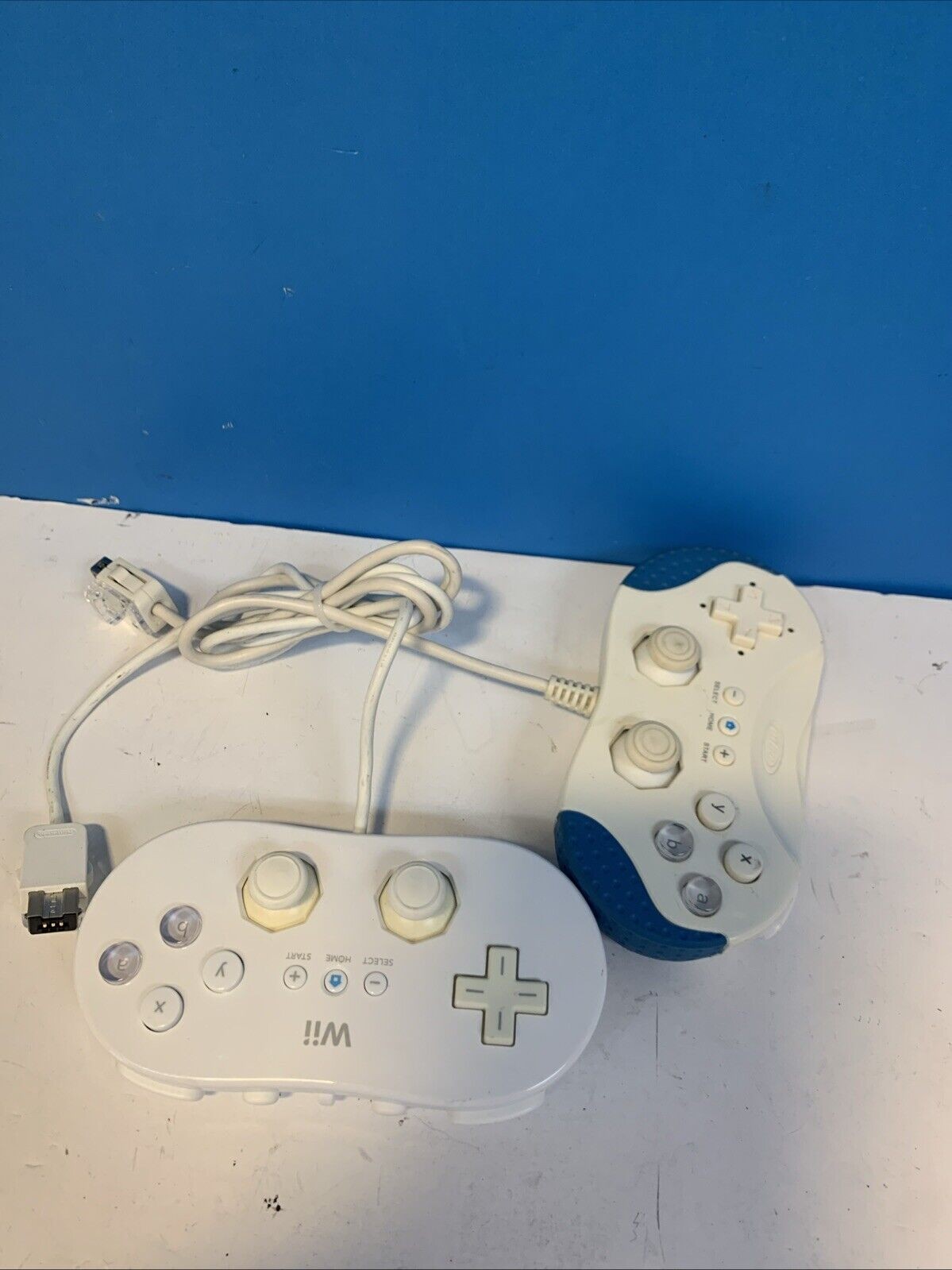 Nintendo Wii Classic Wired White Controller RVL-005 & Intec controller