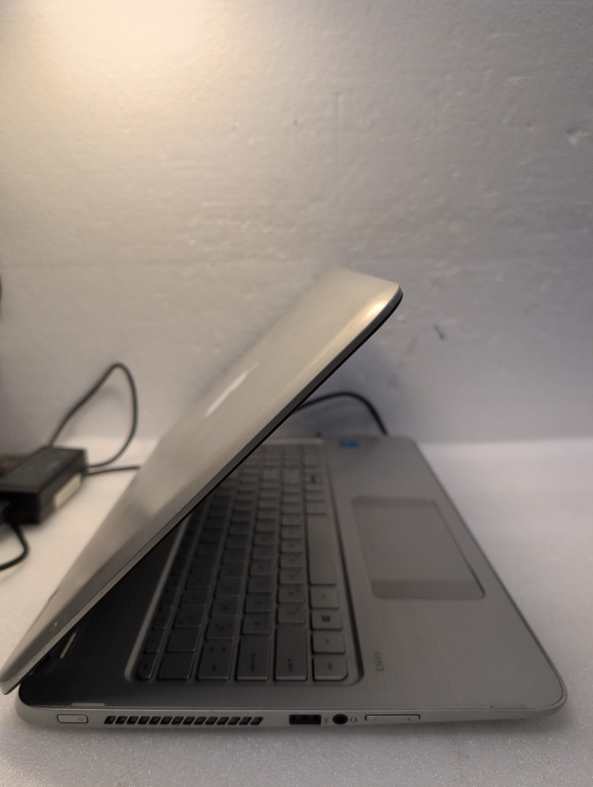 🎸 HP Envy 15-u110dx 15.6" Touchscreen Laptop  i5-5200U 8GB 256GB SSD Win10 READ