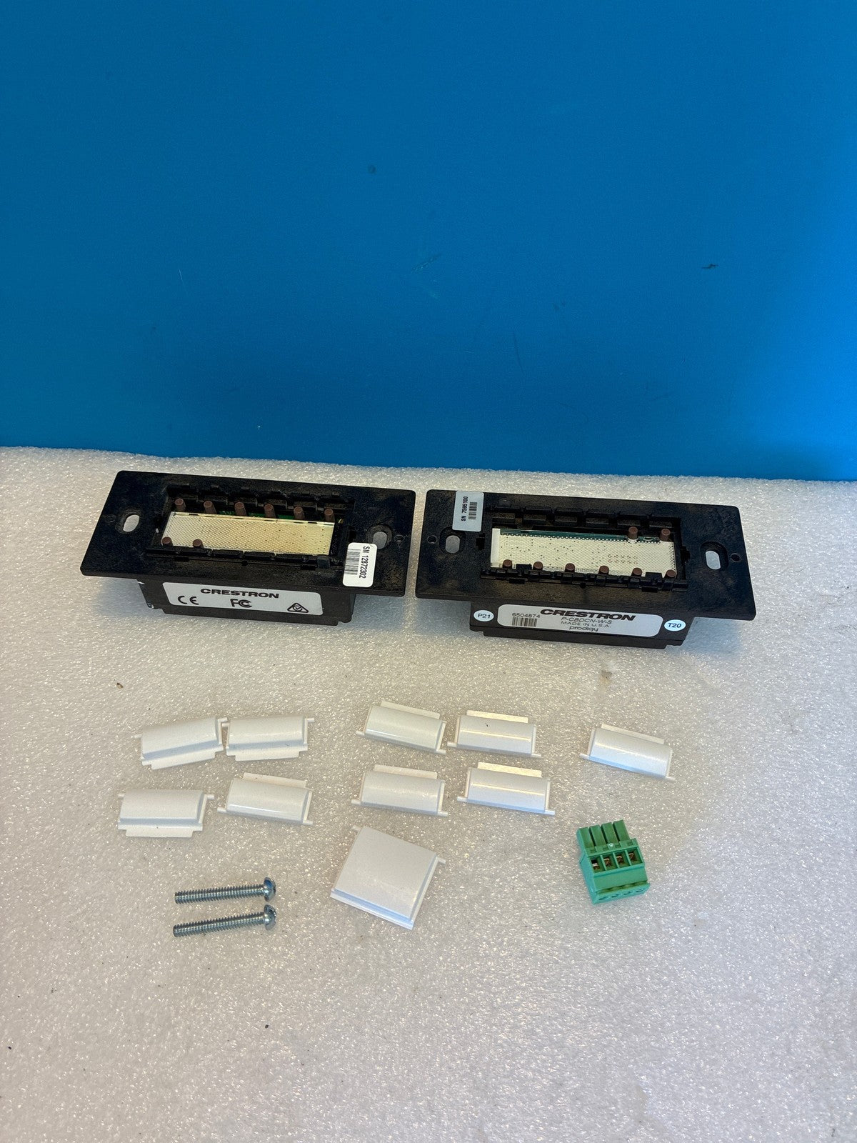 🔥 Crestron C2N-CBD-E & P-CBDCN-W-S Button Modules Lot of 2 White Plastic Caps