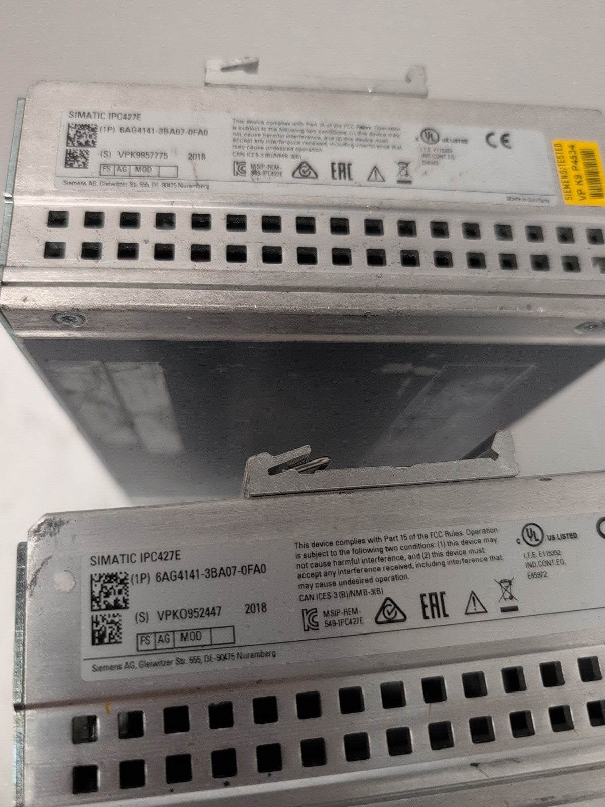 (1x) SIEMENS SIMATIC IPC427E MICROBOX PC 6AG4141 i3-6102E/4GB/240GB SSD (Read) -