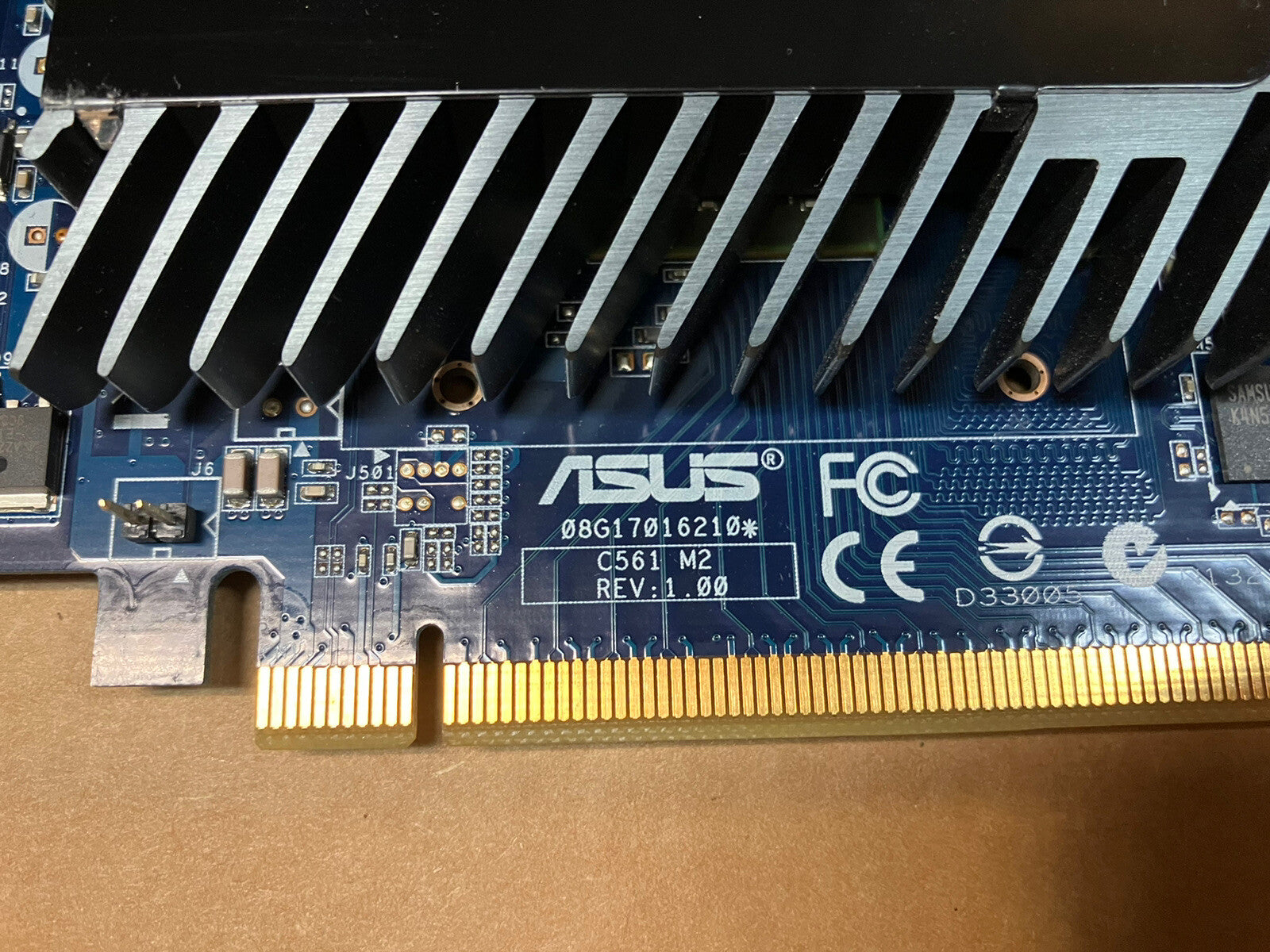 ~ PCI-E express card ASUS 08G17016210 C561_M2 1.00 EN8400GS Silent 512M DVI VGA