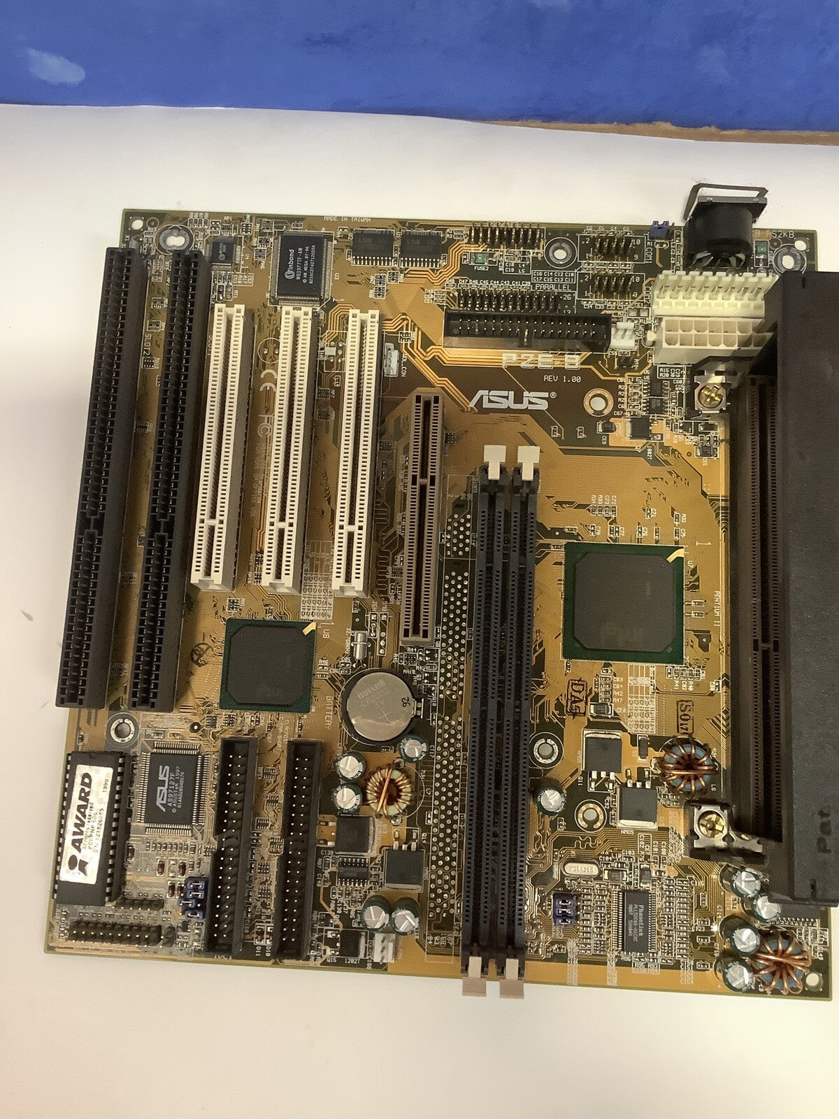 ASUS P2E-B motherboard Slot-1