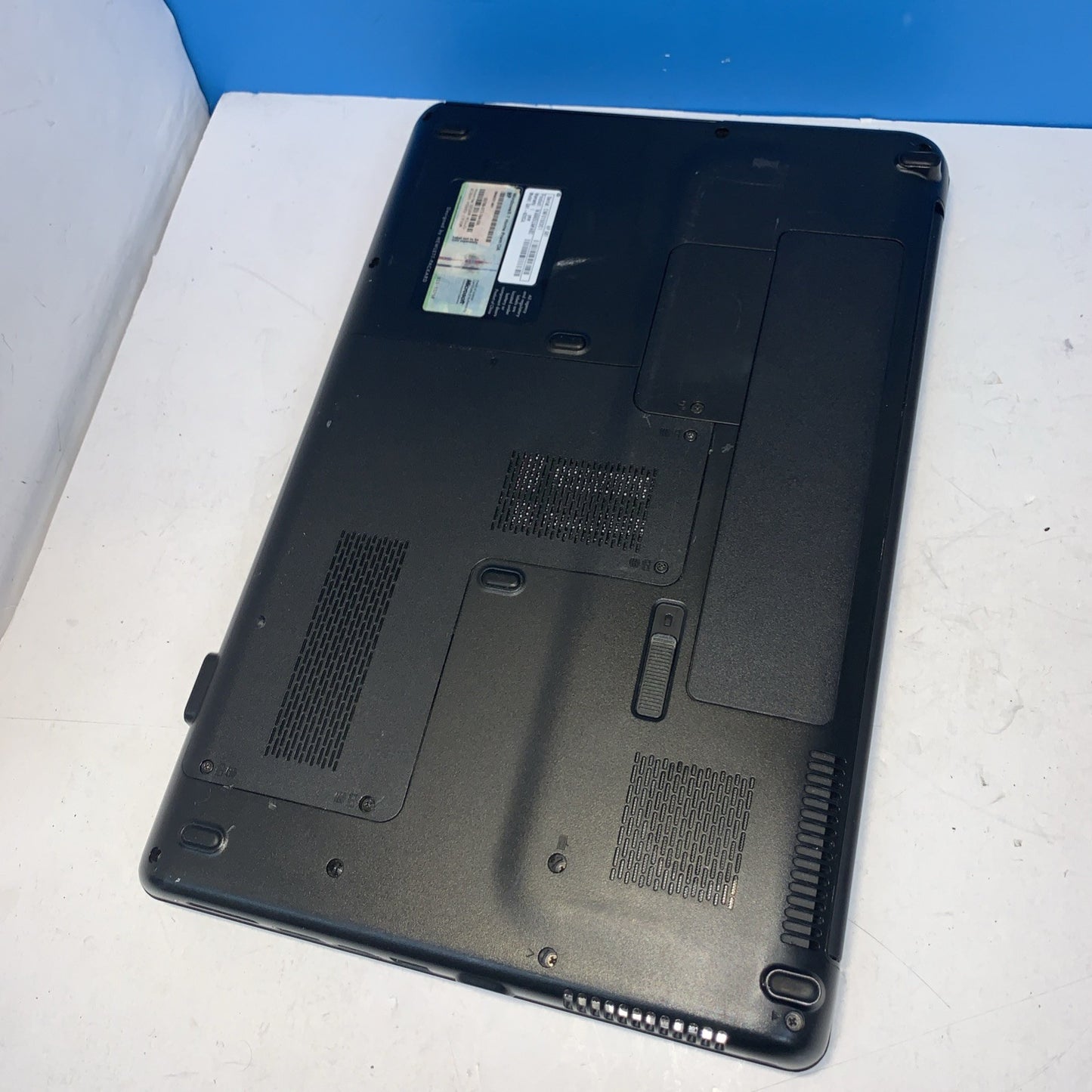 Nice～ HP Pavilion G61 AMD Athlon II M320 3GB Ram 250GB ATi 2400 GPU Windows XP