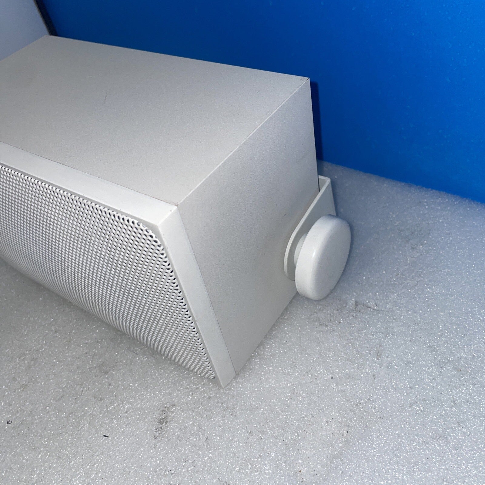 1× Boston Acoustics SubSat Six speaker
