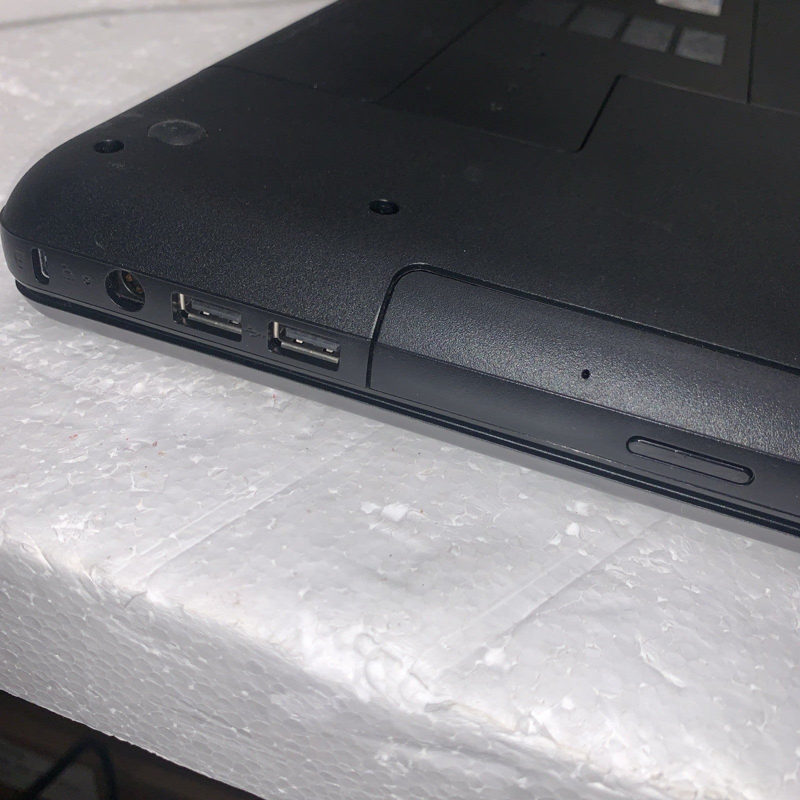 Grade A ~ HP 2000 AMD E-300 1300MHz 4GB RAM 320GB HD Windows 7 HOME (Original)