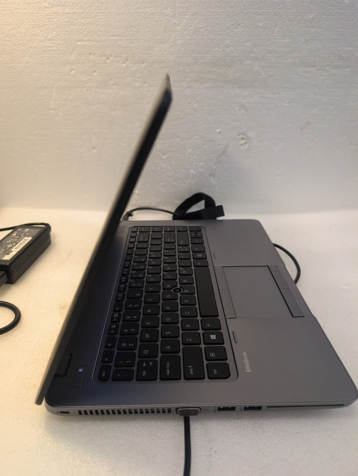 🎸 HP EliteBook 745 G2 14in Laptop AMD A6 PRO-7050B 4GB 250GB HDD WinXP (READ)
