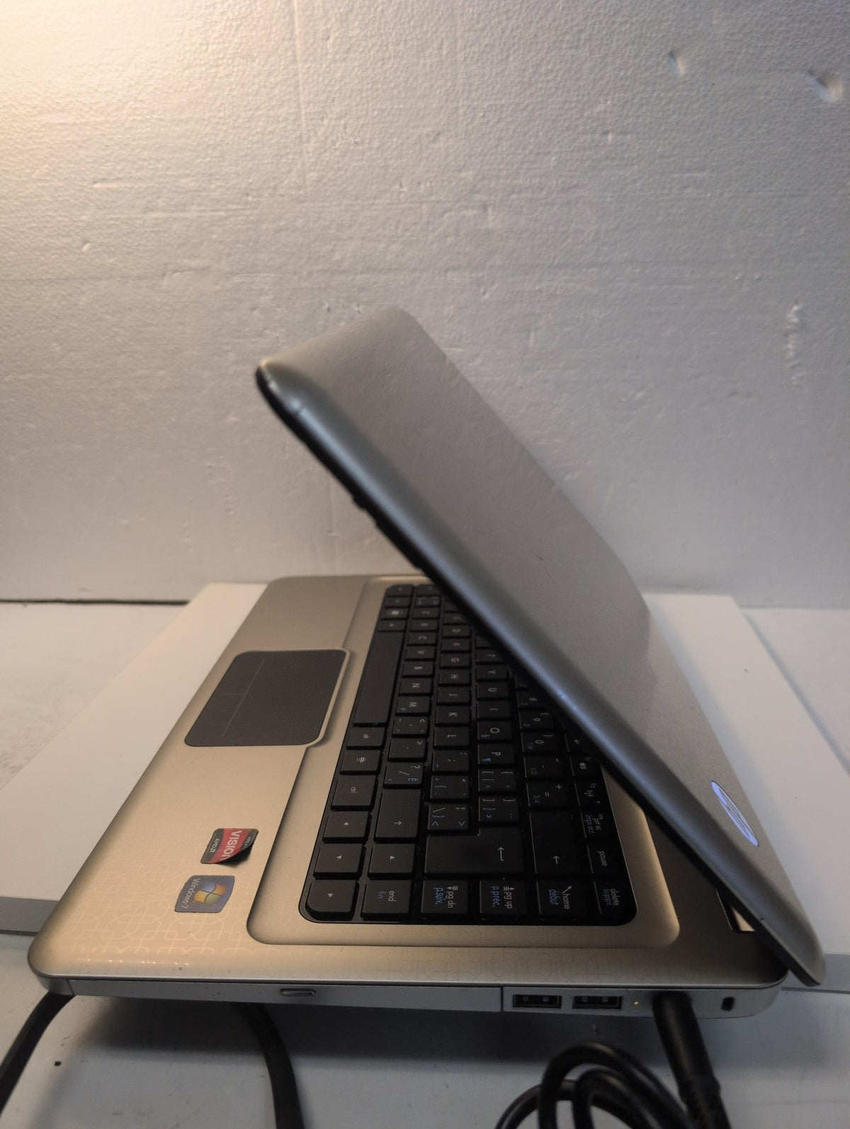 HP Pavilion dv5 Notebook 14" AMD Turion II P540/4GB RAM /500GB HDD/ Win 7 -
