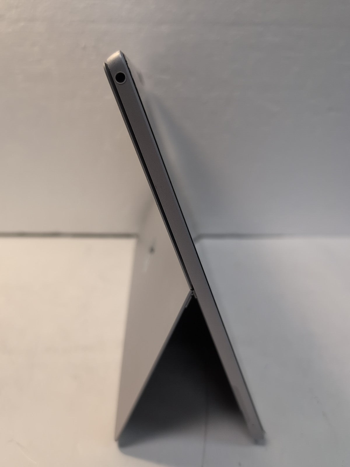 🔥 (Cracked,  No Boot, AS IS) Microsoft Surface Pro 1796 / 256GB  -