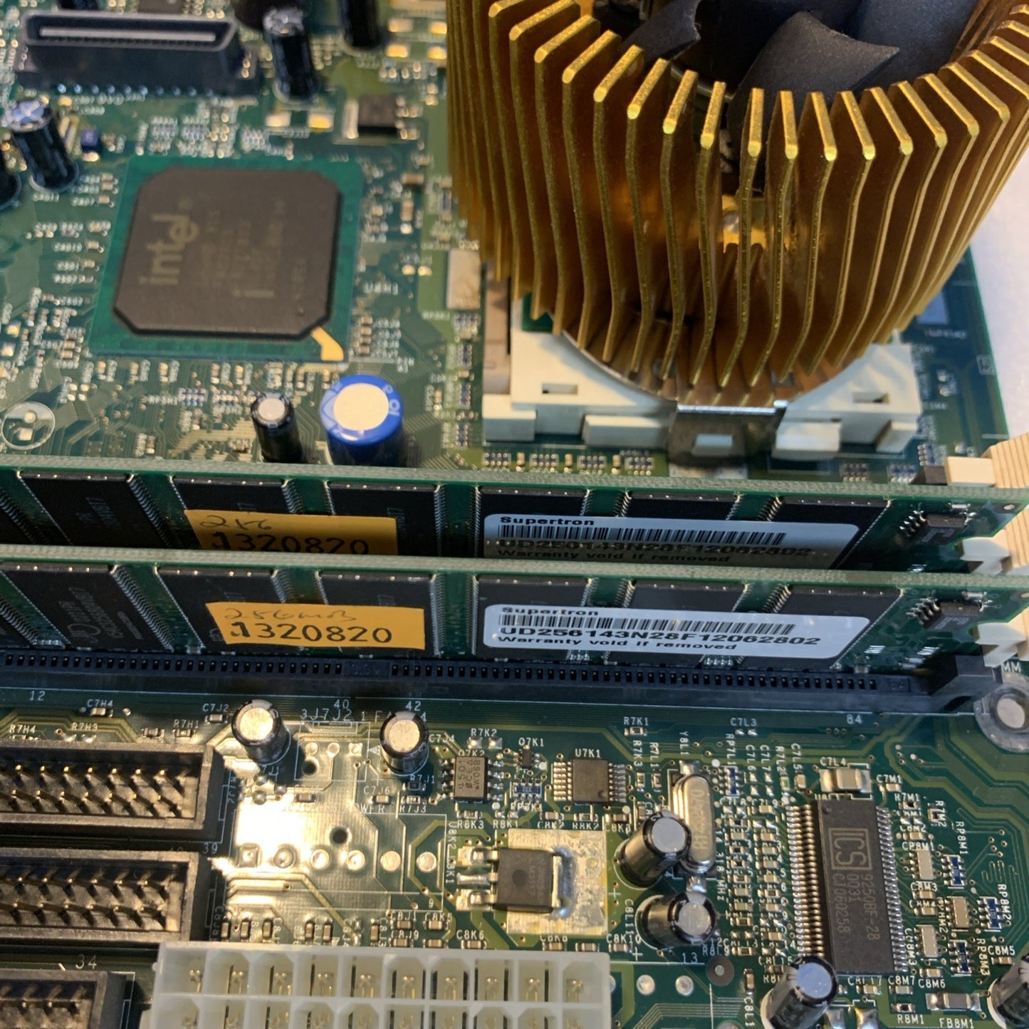 Intel Desktop Board D815EEA2 D815EPEA2 W/ 1GHZ PIII Intel CPU, 512MB RAM