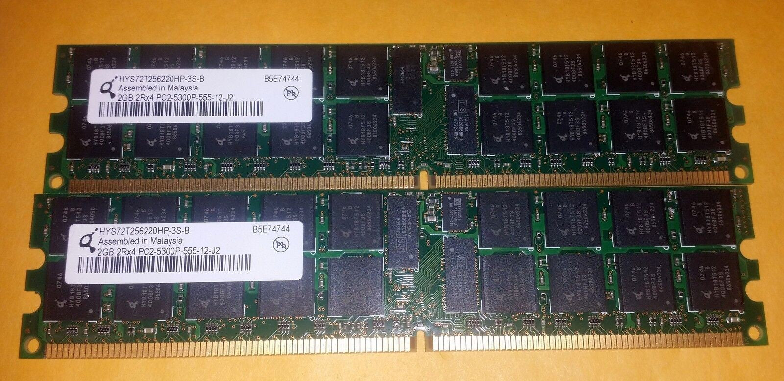 Lot of 2 Quimonda HYS72T256220HP-3S-B PC2-5300P-555-12-J2 ECC 2GB Server memory