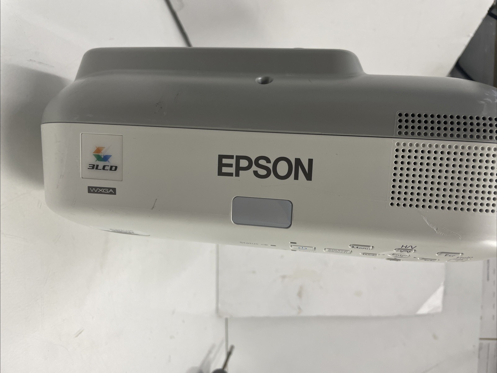 EPSON H602A  585W HDMI VGA LCD Projector With remote 225 hours
