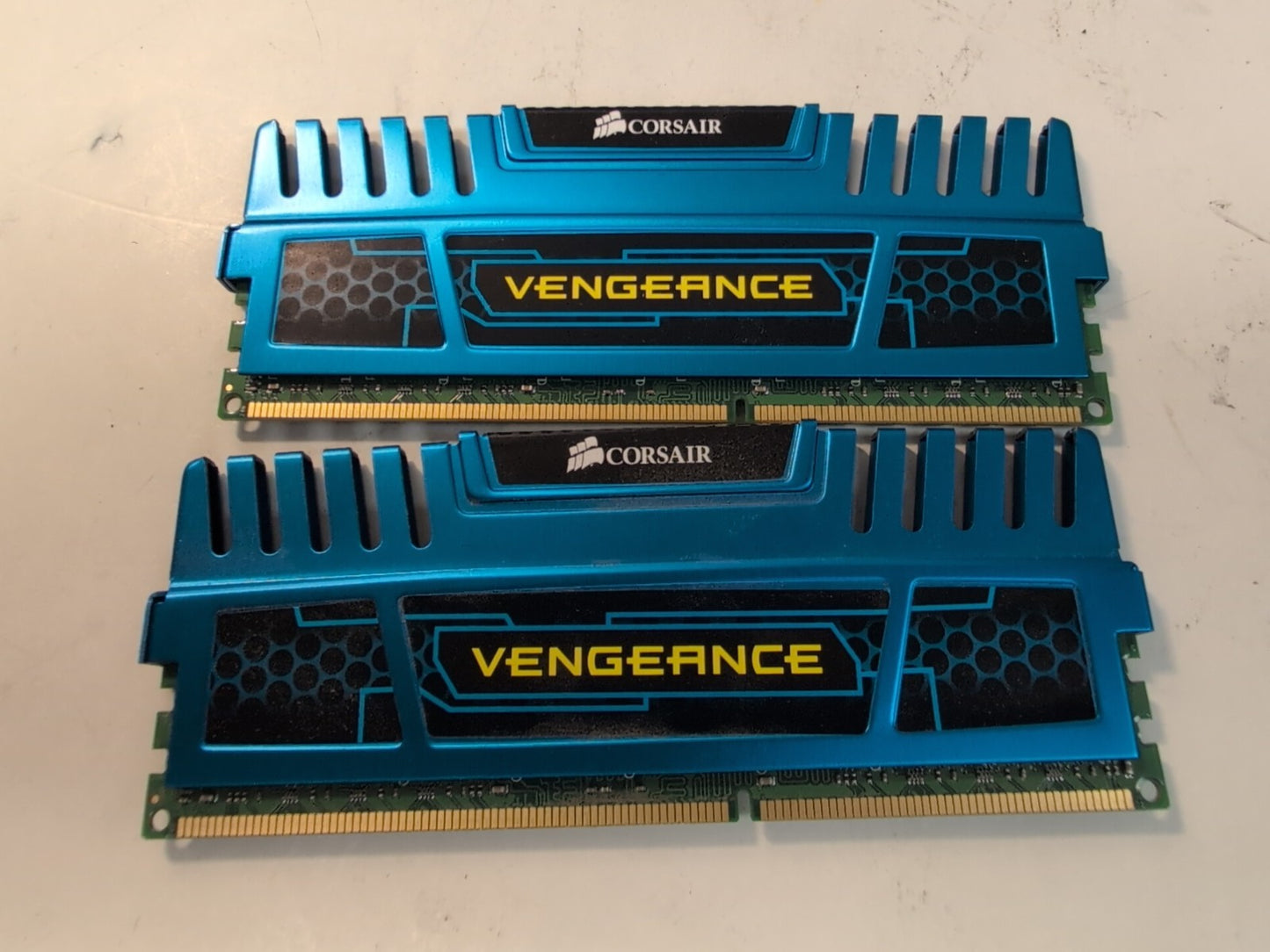 🔥 16GB (8GBx2) Corsair Vengeance  CMZ16GX3M2A1600C10 DDR3 Gaming RAM Memory -