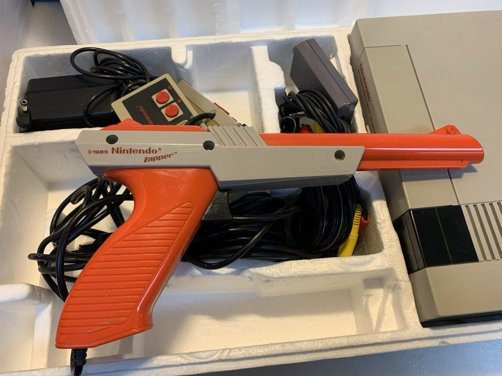 Nice ~ Nintendo NES-001 set Console In Box