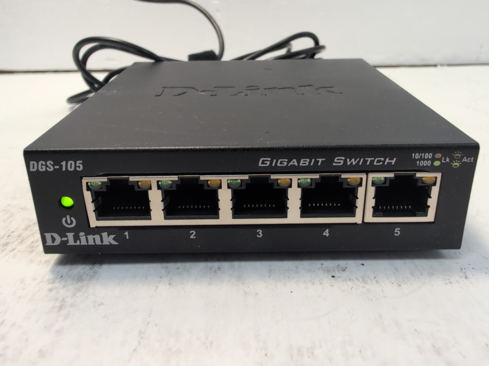 🔥  D-Link DGS-105 5-Port Gigabit Ethernet Switch Metal Desktop Plug & Play  -