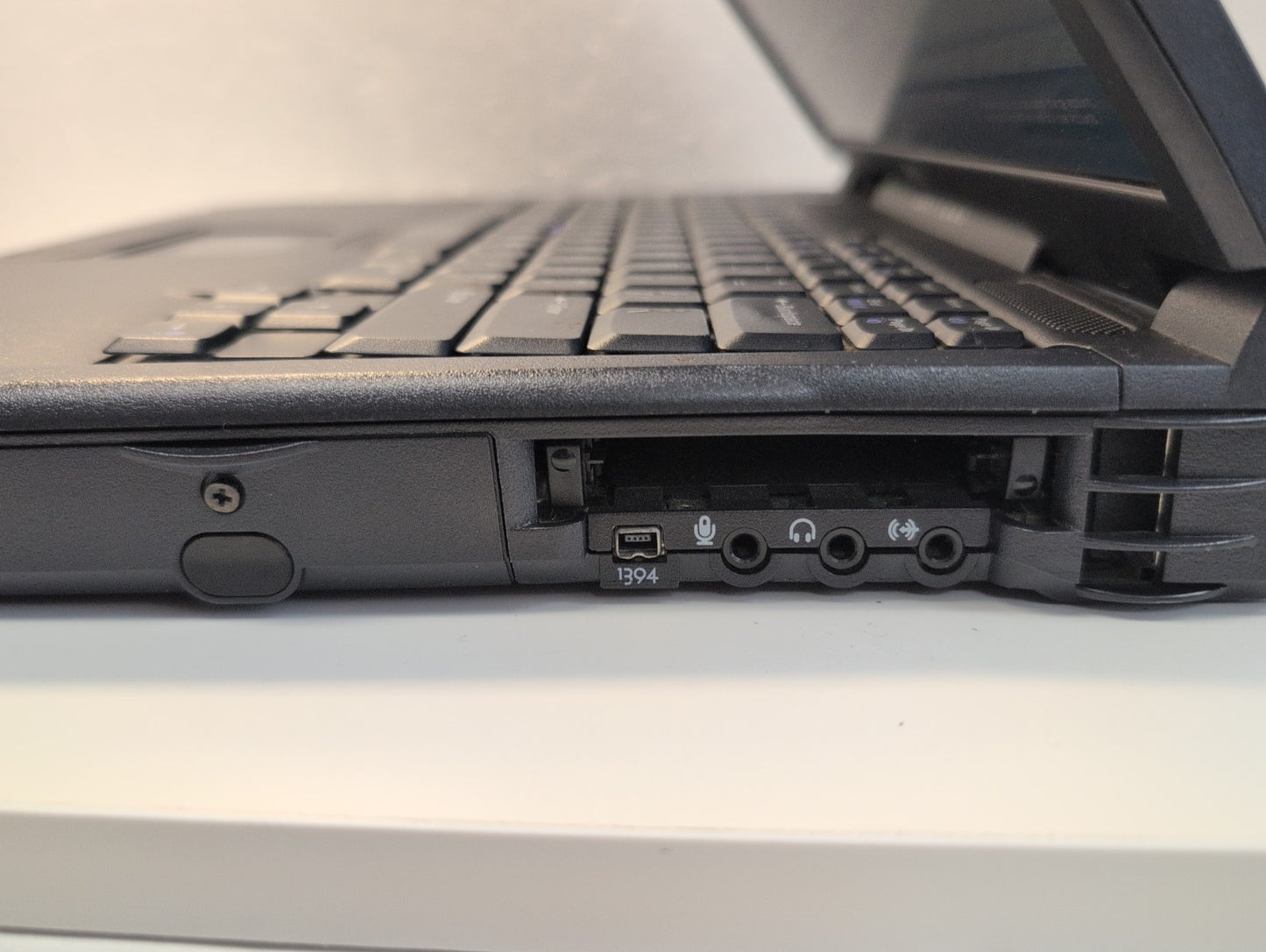 🔥NICE Dell Latitude C840 15" Laptop Pentium4 2.0GHz /1GB RAM /30GB HDD/WinXP  -