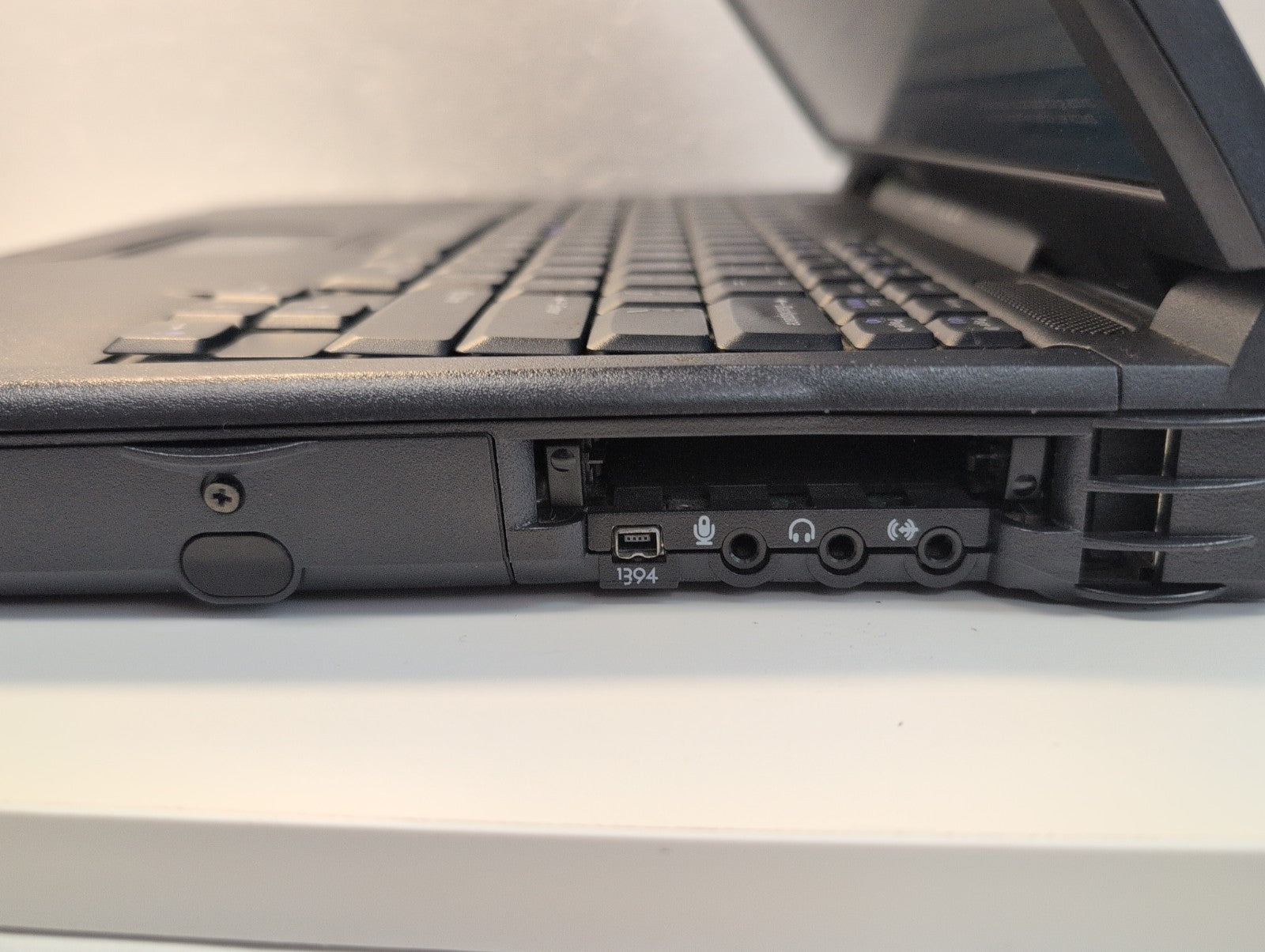 🔥NICE Dell Latitude C840 15" Laptop Pentium4 2.0GHz /1GB RAM /30GB HDD/WinXP  -
