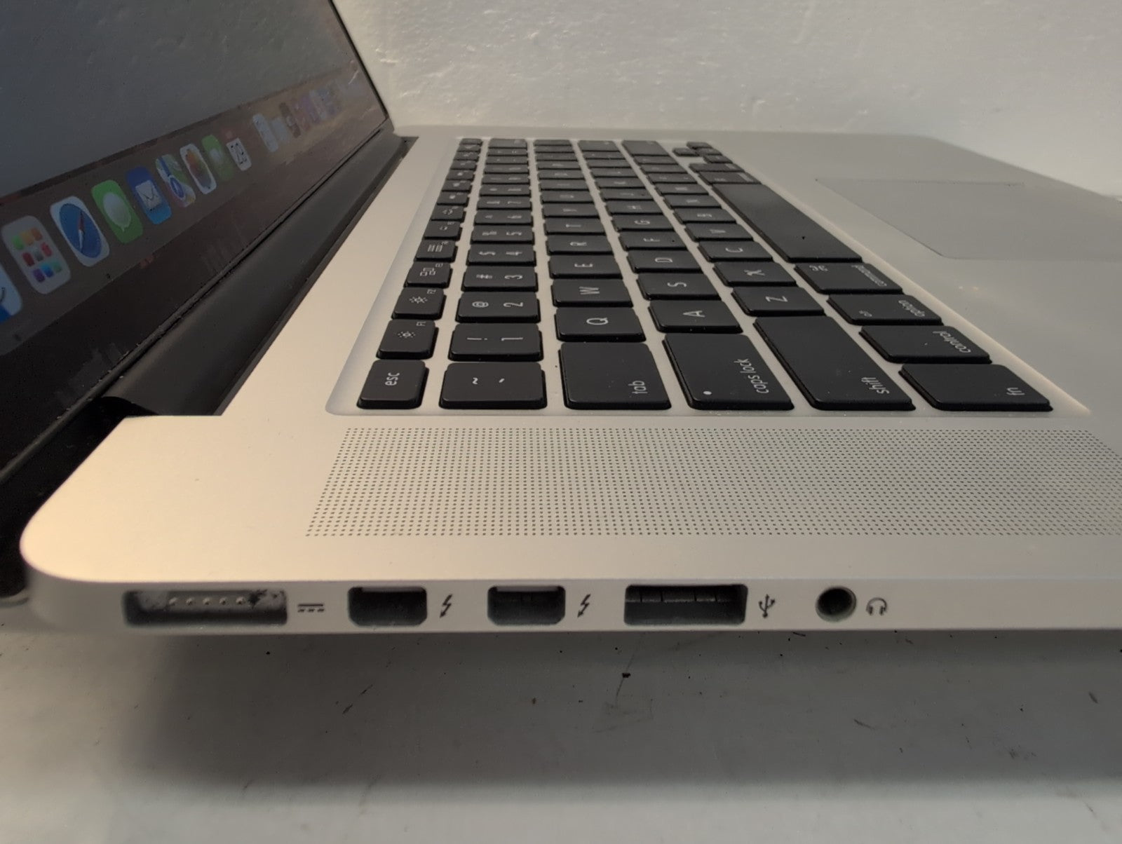 🔥(NICE) Apple MacBook Pro 2015 15" Retina/ i7-2.2GHz/16GB RAM/256GB SSD/12. 7 -