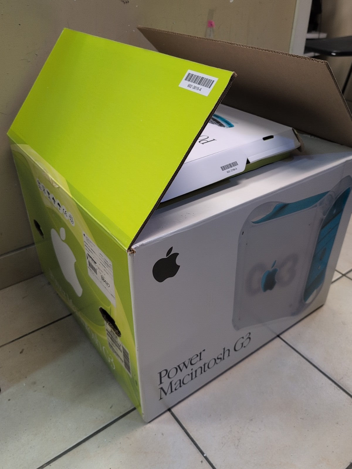 Apple PowerPC Macintosh G3 M5183 With BOX  350MHz/256MB/10GB HDD - Read Please
