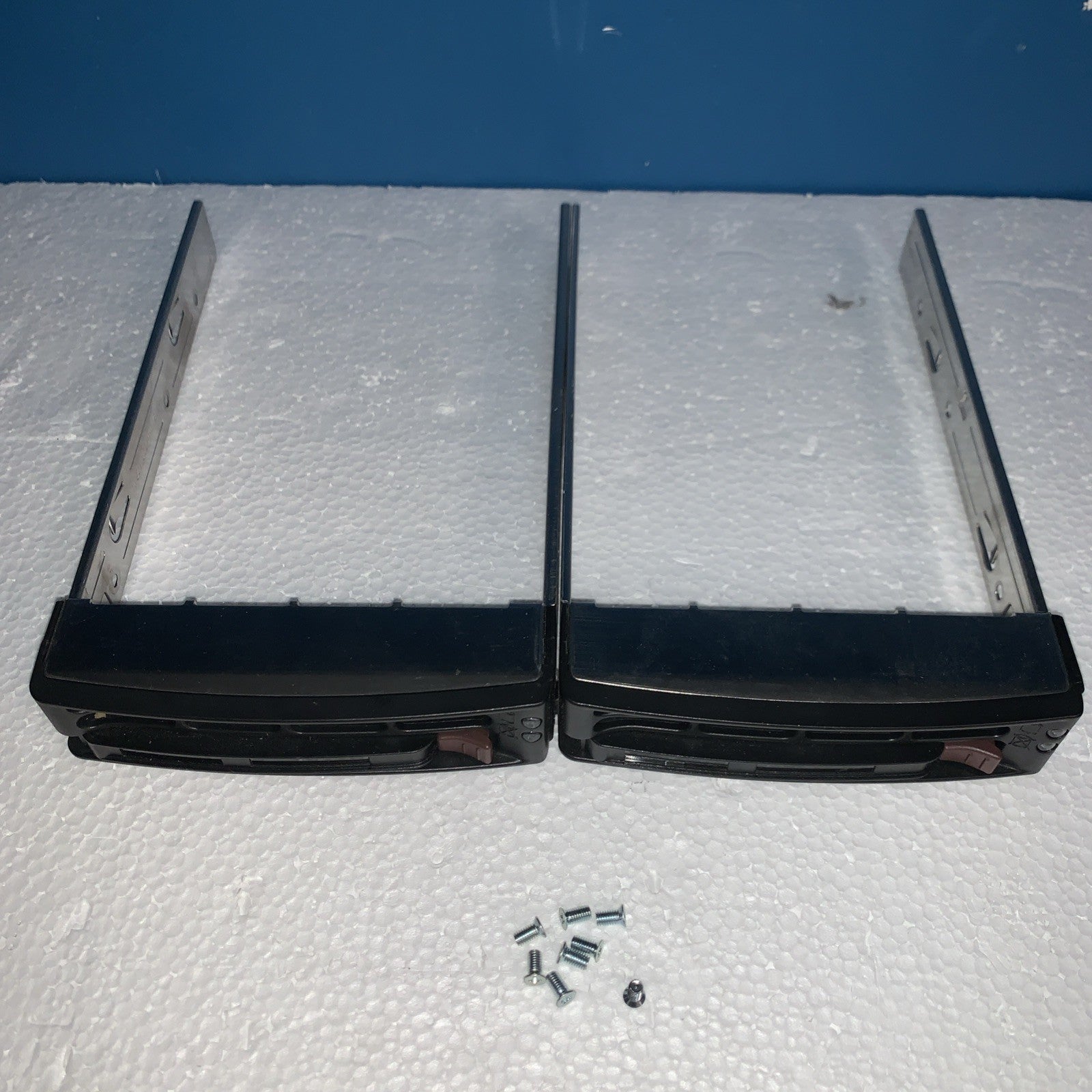 (2x) SUPERMICRO 3.5 INCH HARD DRIVE TRAY / CADDY 01-SC81302-XX00C004 + 8 Screws