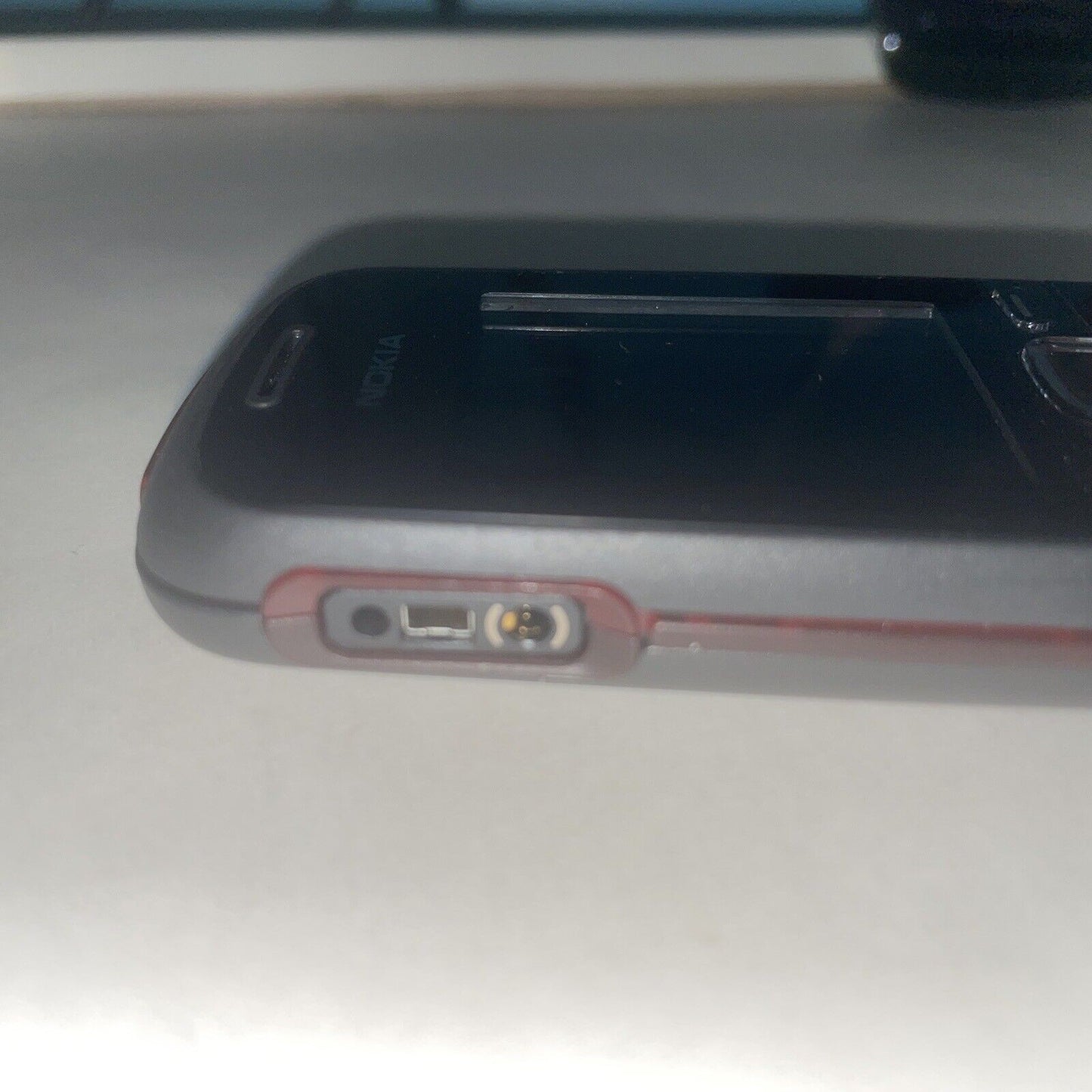 (Nice)   CANDY BAR PHONE NOKIA 1661-2b  cell phone (carrier: Rogers, Fido)