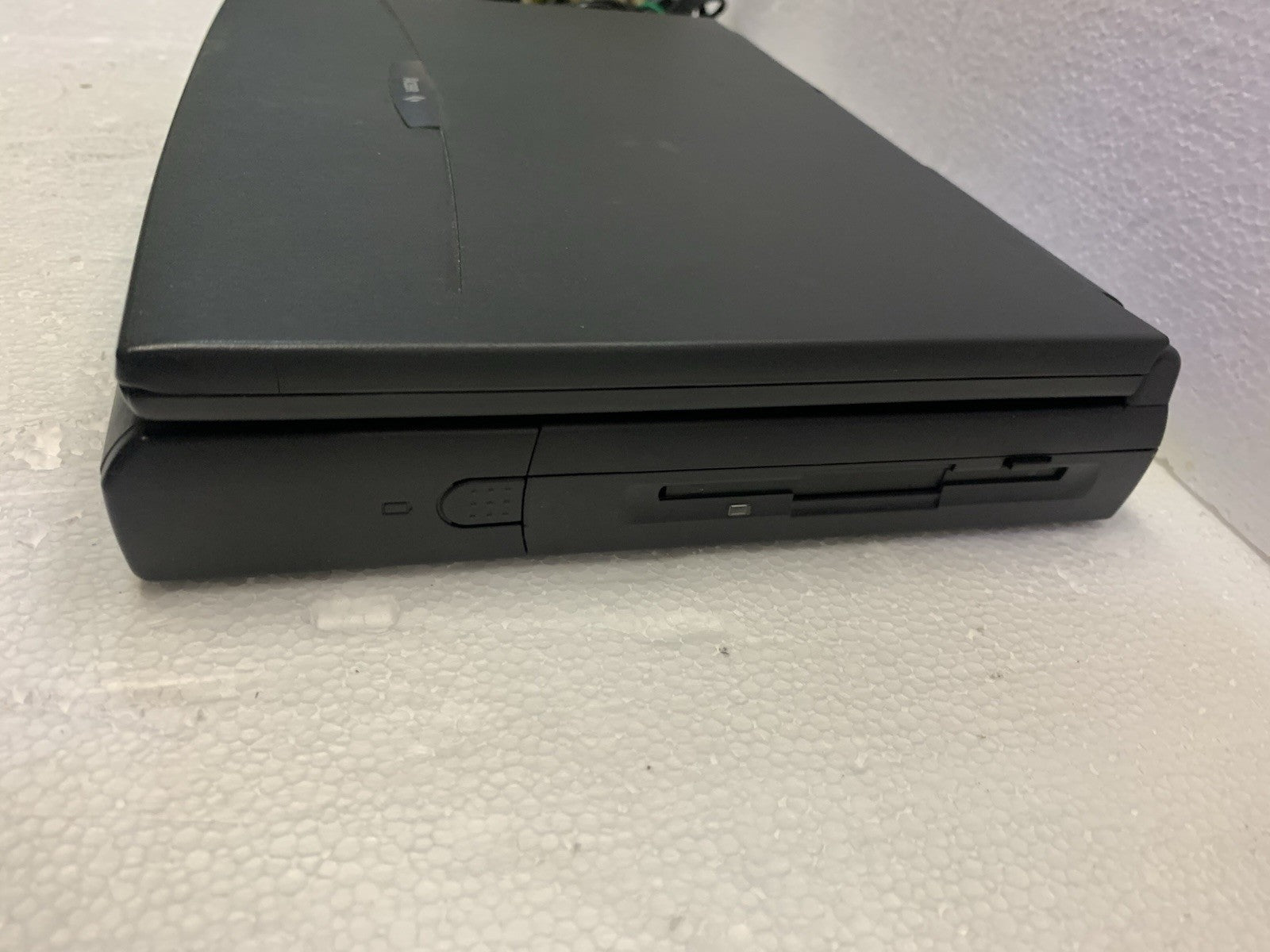 🔥Vintage~ Acer Acernote Light Pentium CPU/16MB RAM/800MB HD/Windows 95 + AC ada