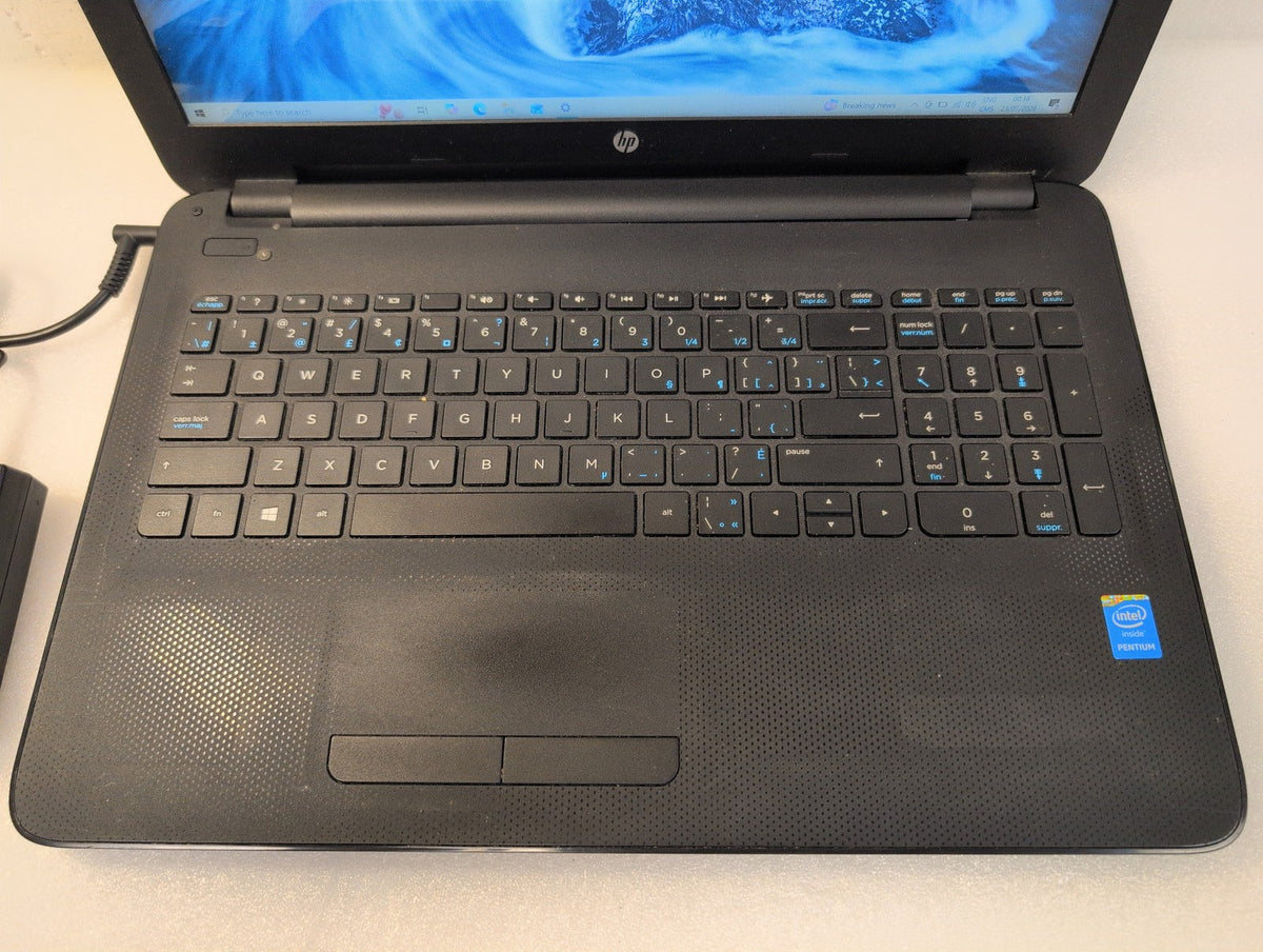 🎸 HP 15-ac028ca 15.6in Laptop Pentium 3825U 8GB RAM 750GB HDD (READ)