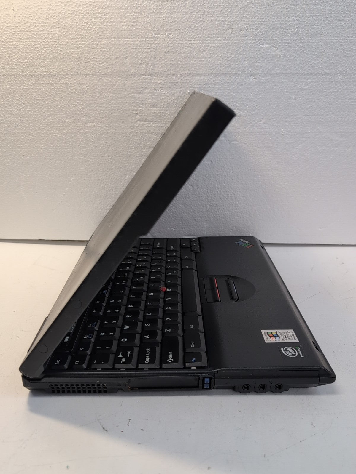 🔥 IBM T22 THINKPAD Intel Pentium 3 CPU/128MB RAM/20GB HDD (Locked,  AS IS) -