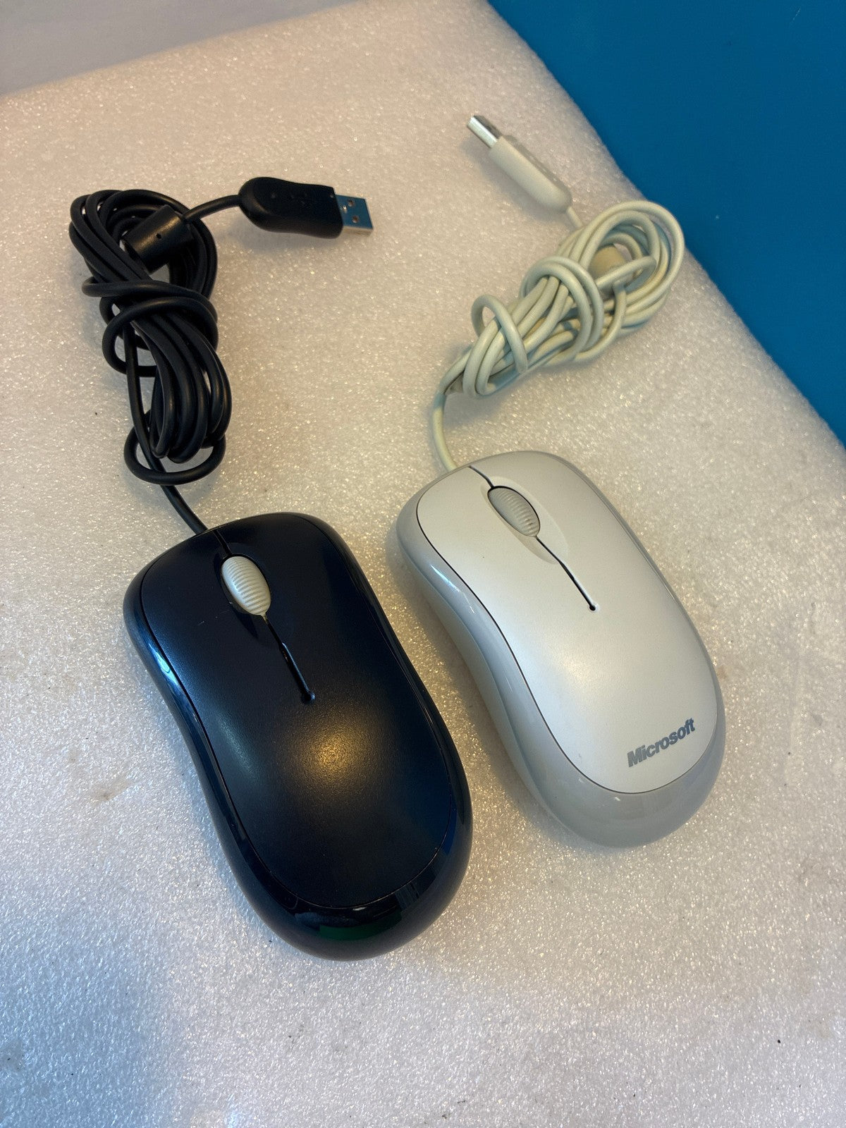 🔥 Microsoft Basic Optical Mouse v2.0 Model 1113 Lot of 2 Black White USB Wired