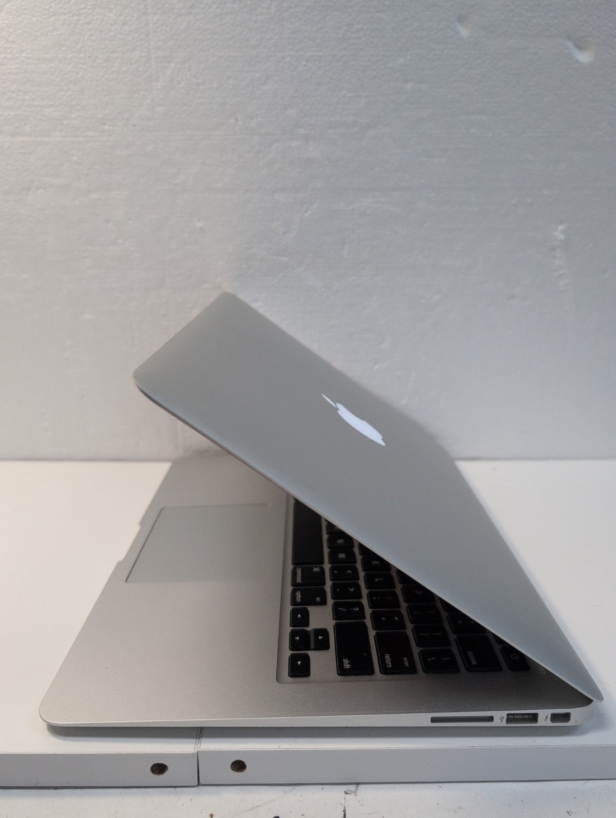  Apple MacBook Air 2015 A1466 13.3"/i5-1.6GHz/8GB/128G SSD/10. 13(NO AC, READ) -