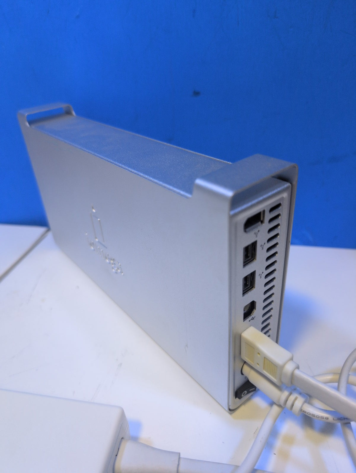 🎸 Iomega HDD1H4 500GB PORTABLE HDD WITH AC Power ADAPTER (Only 1 day Used Time)