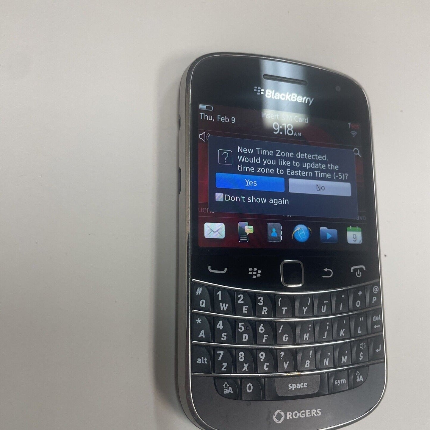 BLACKBERRY BOLD 9900 8GB cell phone (carrier: Rogers, Fido)