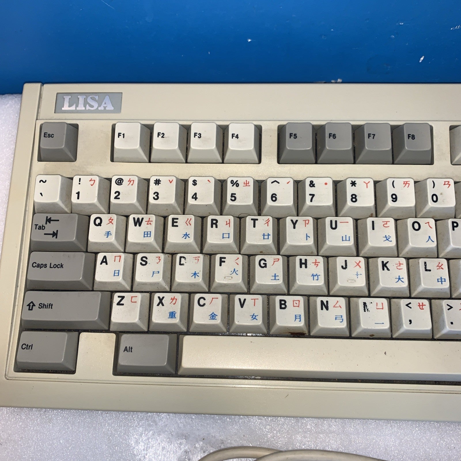 VINTAGE ~ Lisa K108 5-Pin Click KEYBOARD