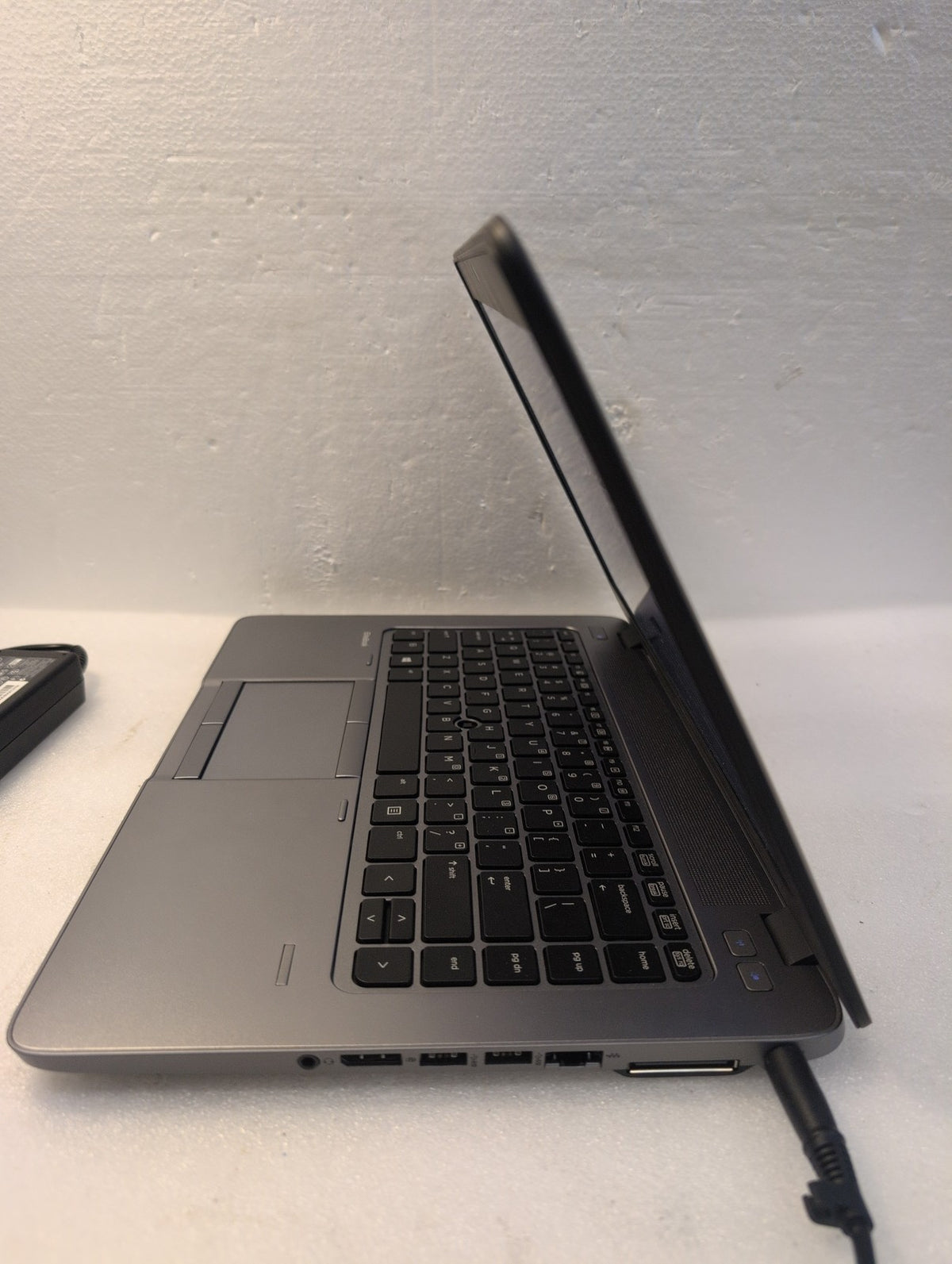 🎸 HP EliteBook 745 G2 14in Laptop AMD A6 PRO-7050B 4GB 250GB HDD WinXP (READ)