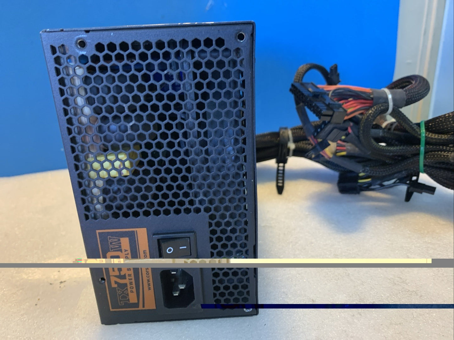 Corsair TX750W 750W Gaming Power Supply 4 x (6+2) PCIE, 8 pin CPU, SATA )